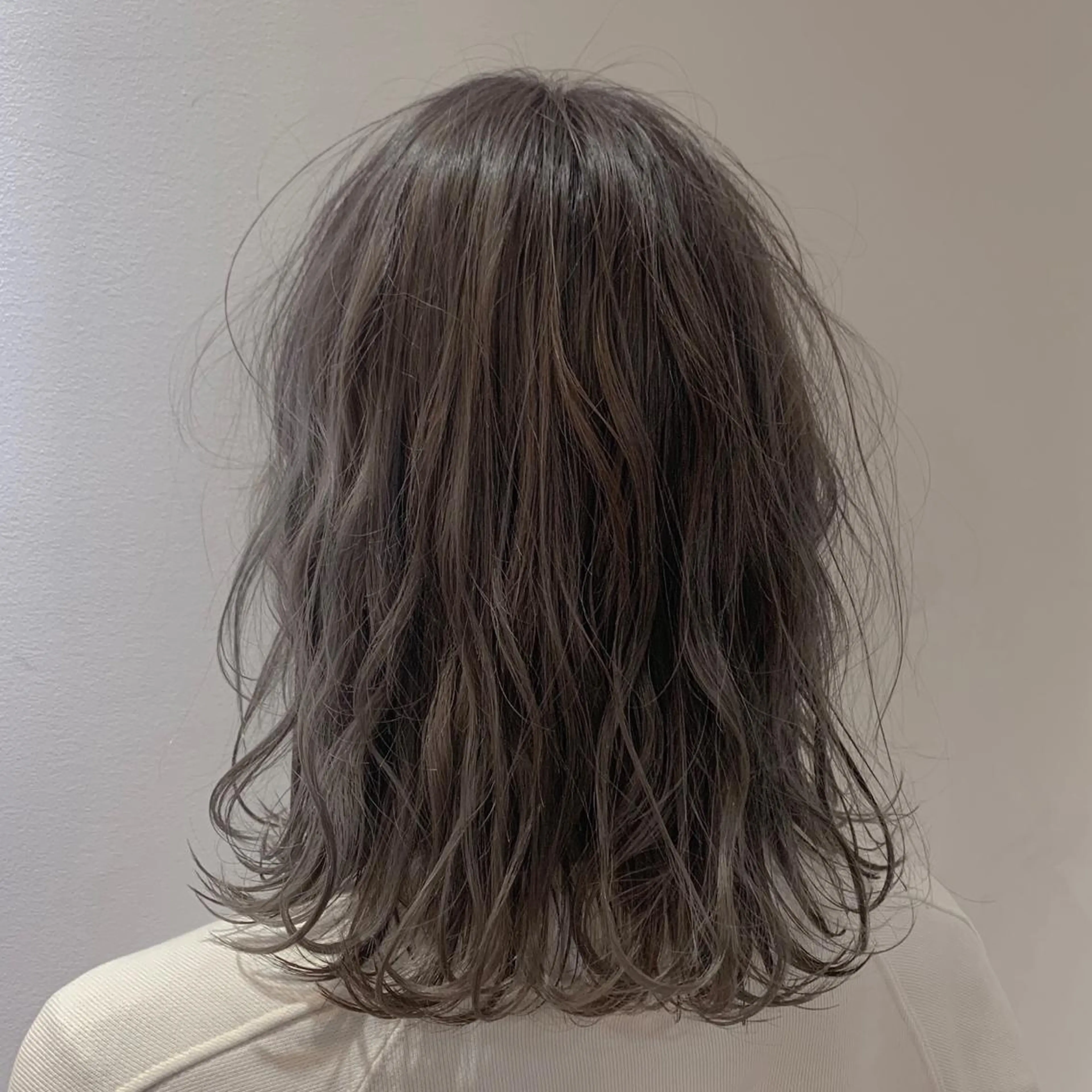 セミロング カラー ブリーチ 渋谷ブリーチカラー 韓国ヘアyuikoのヘアスタイル