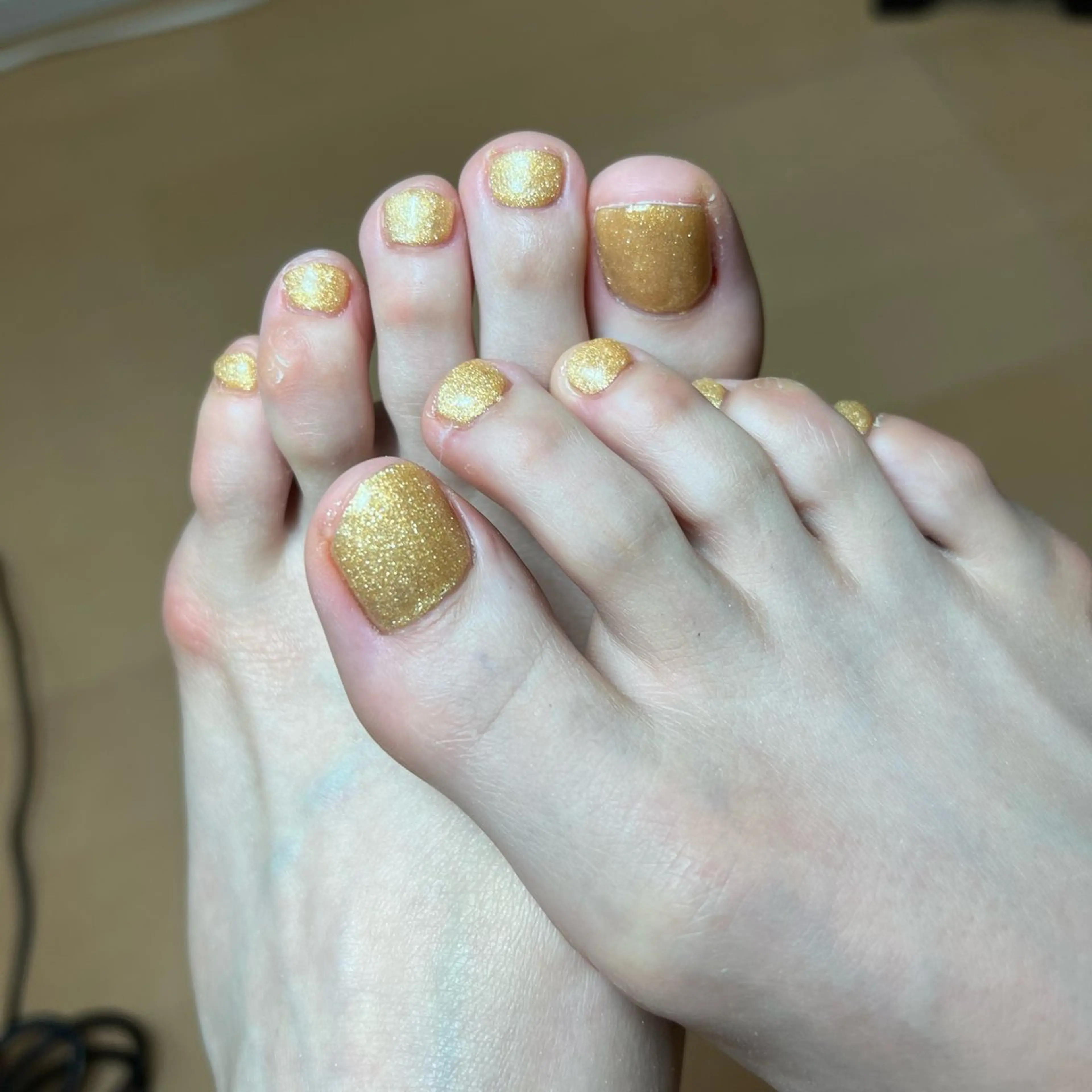 ネイル フットネイル ゴールド ワンカラーネイル フットネイル COCO+所属・COCO +のエステ・リラクイメージ