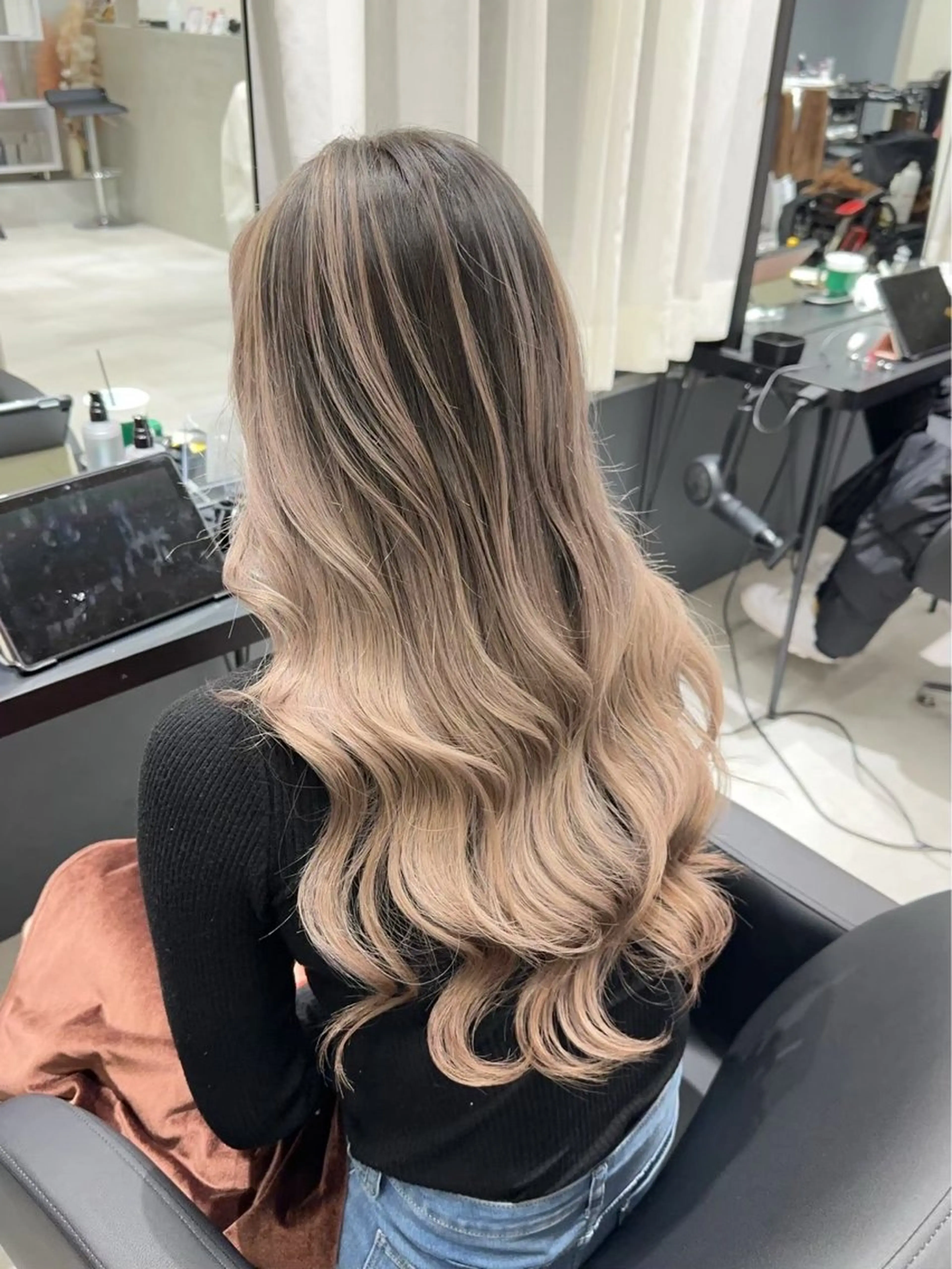 ロング レイヤーカット ヘアカラー CIERA.南船場所属・yuna🧡/心斎橋 ハイトーン/ブリーチのヘアスタイル