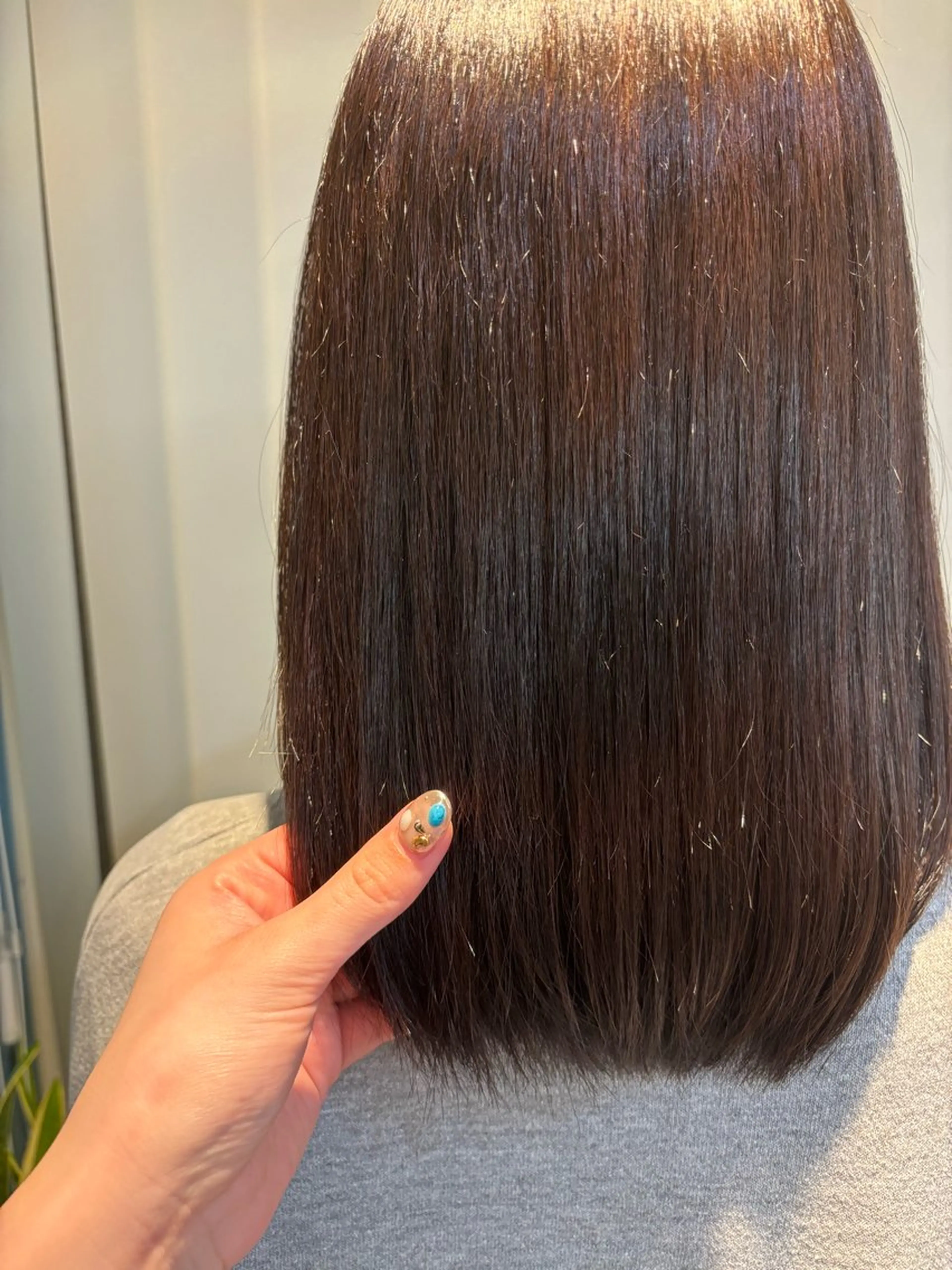 セミロング カラー 伊藤 杏奈のヘアスタイル