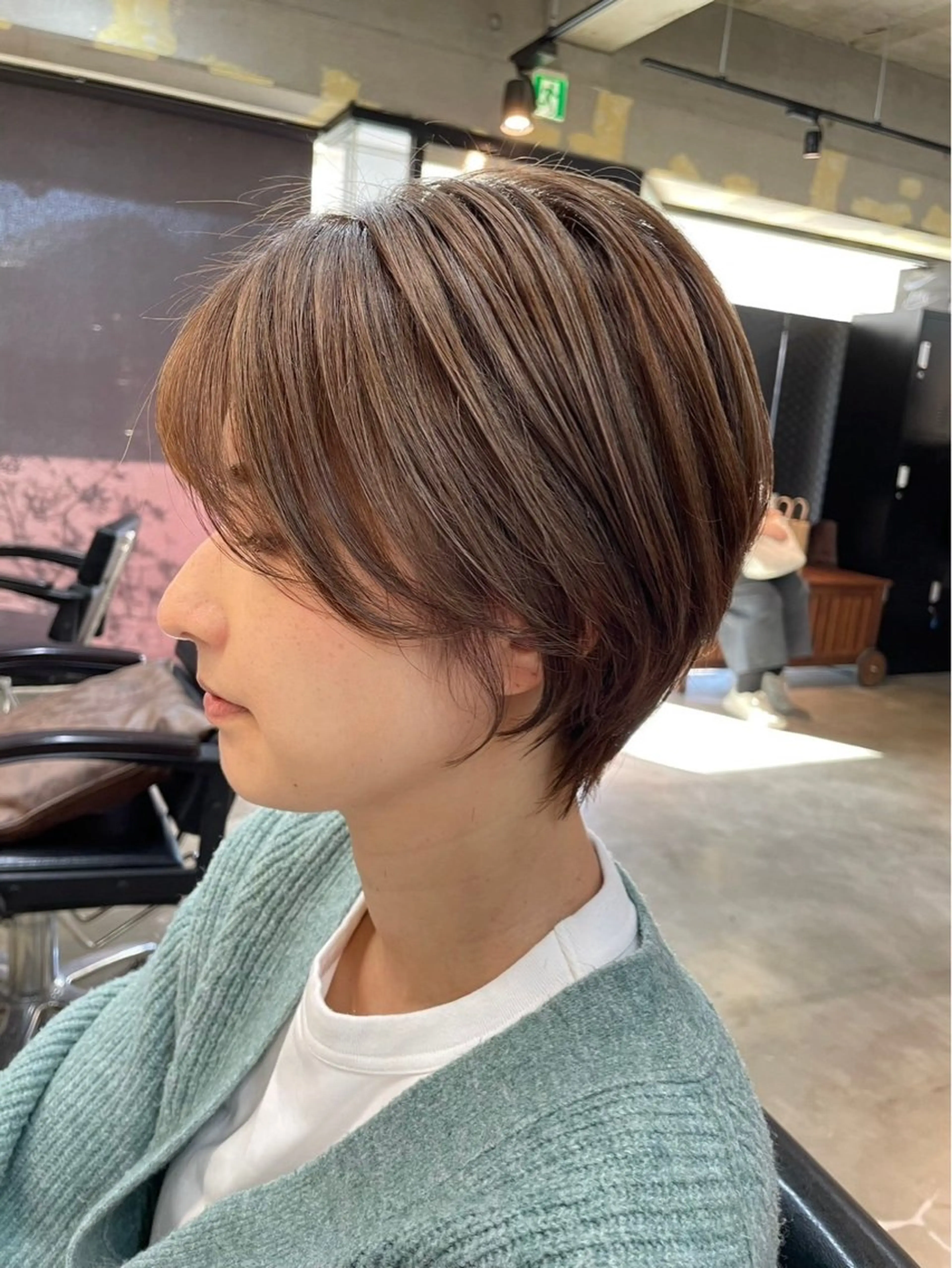 ショート カラー ブリーチ ブリーチなしカラー トリートメント 穴原 優紀のヘアスタイル