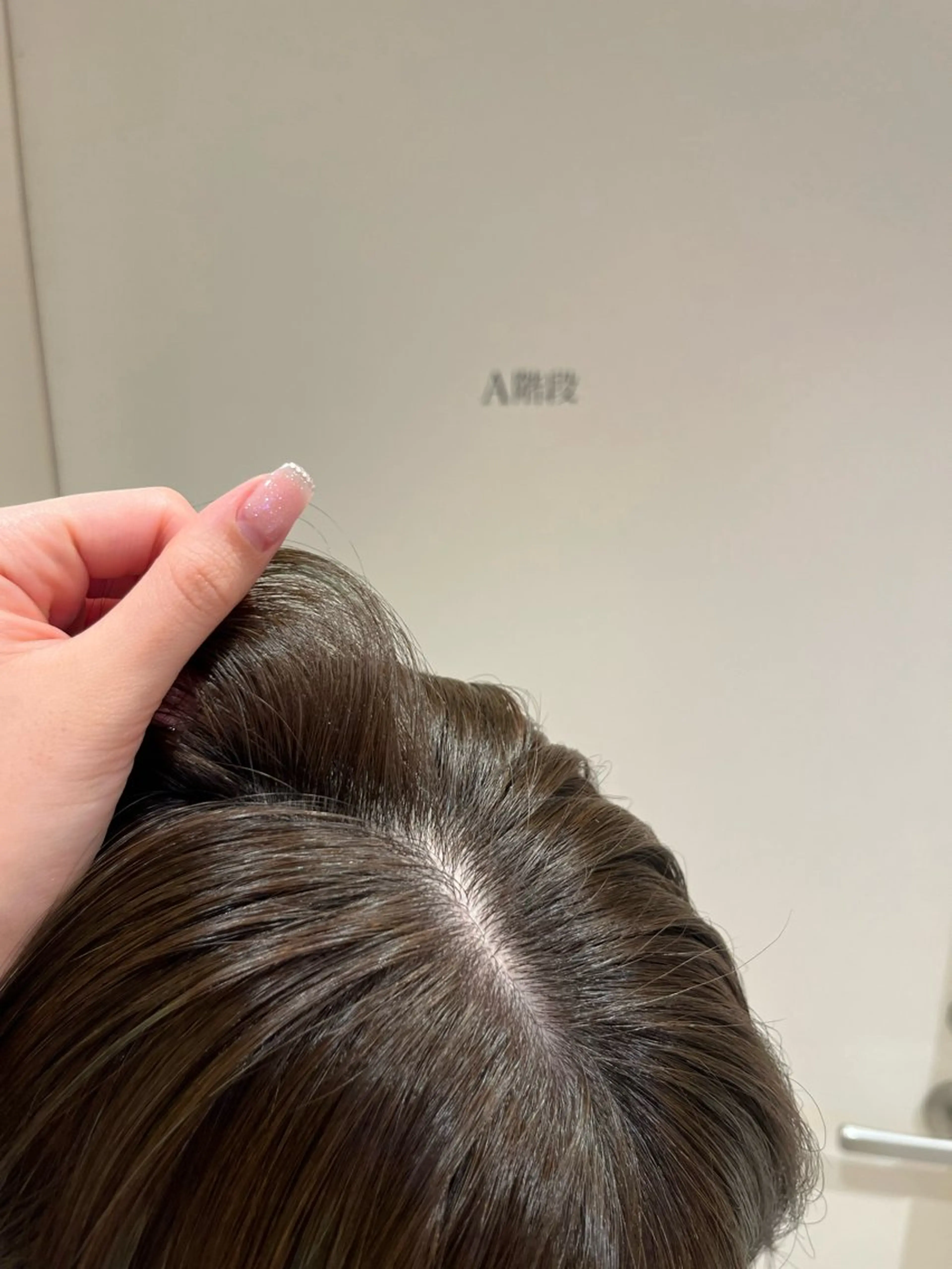 ミディアム カラー ベージュカラー 透明感カラー オリーブベージュ ヘアカラー 横川 千亜希のヘアスタイル