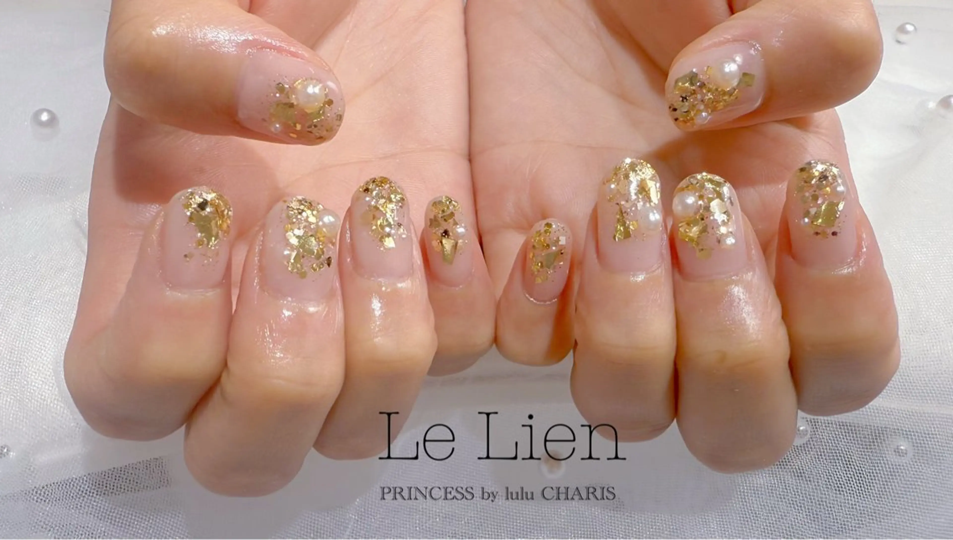 ネイル ゴールド キラキラネイル ハンドネイル PRINCESS by lulu CHARIS所属・Le Lien nail💎chieのネイルデザイン