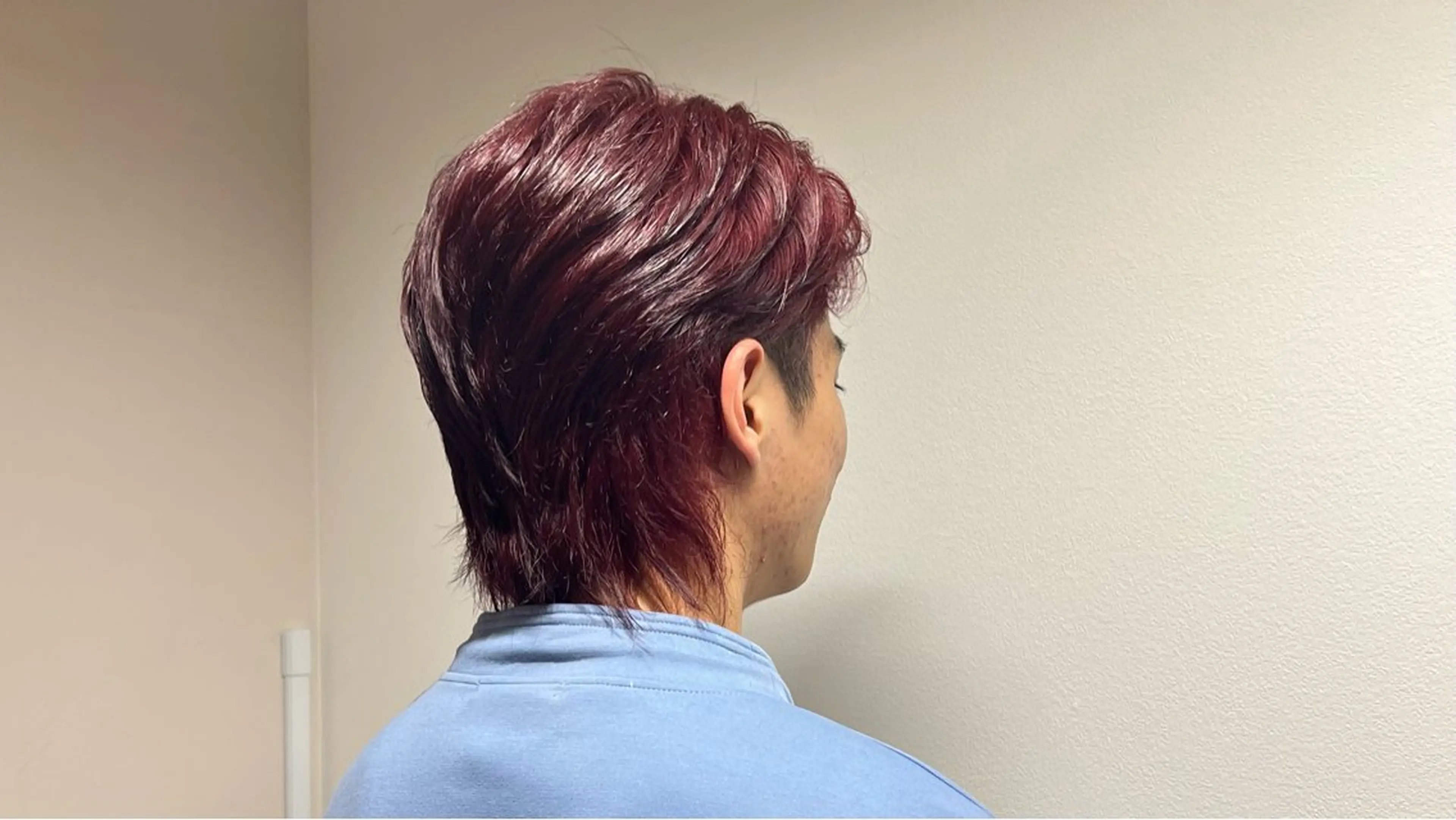 ミディアム メンズ メンズブリーチ カット ヘアカラー 🎀tokute ナオ🧸のヘアスタイル