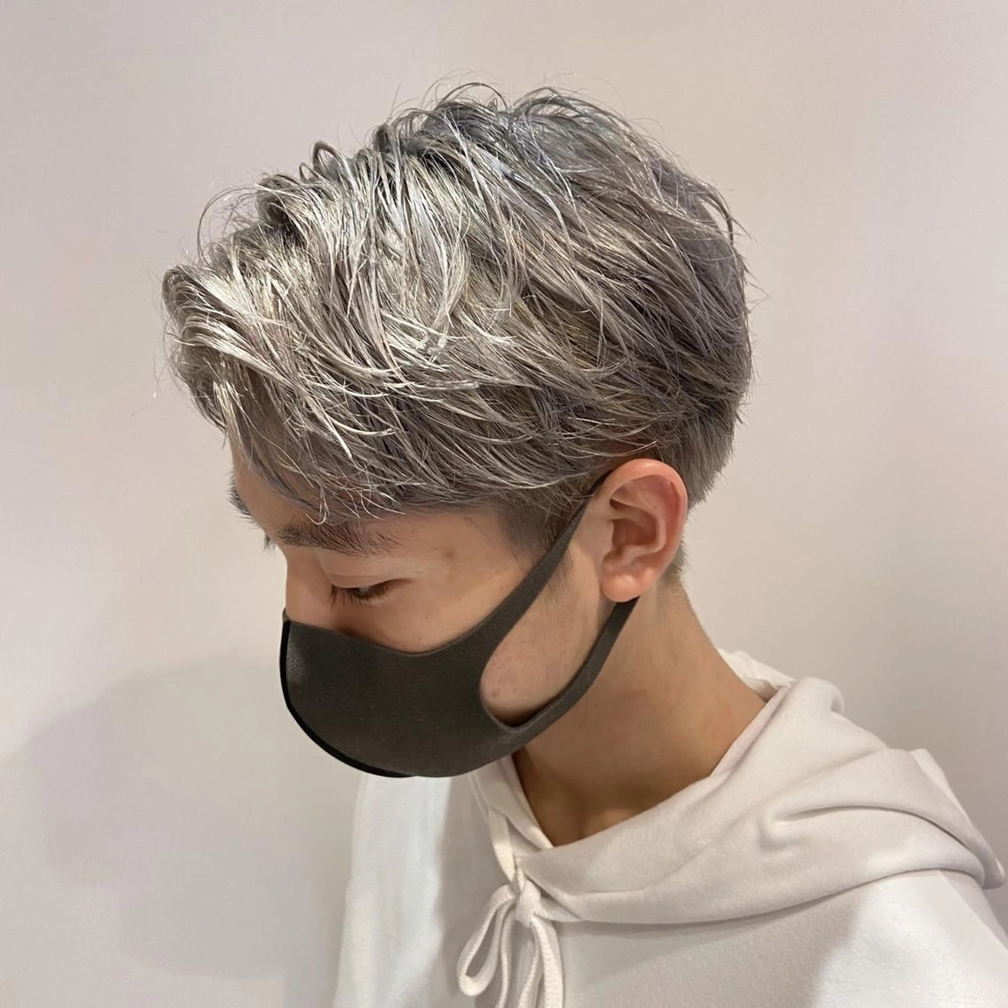カラー メンズ シルバー カット ヘアカラー トリートメント メンズ縮毛矯正 ♠️店長下平隼人のヘアスタイル