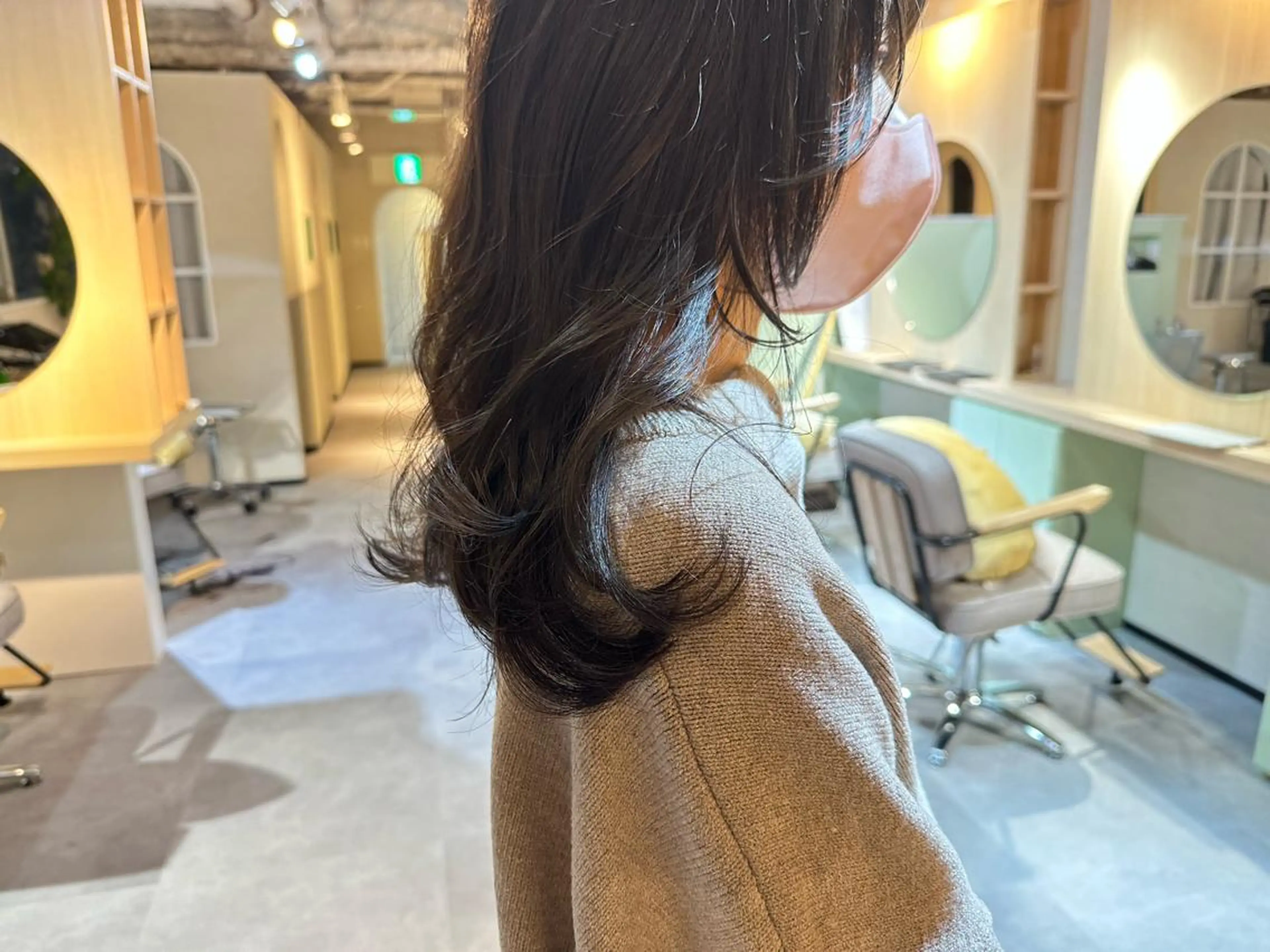 ロング カラー アッシュ ブラウンカラー 顔周りカット ウルフカット カット ヘアカラー トリートメント 【Uneユヌ】菊地 春那のヘアスタイル
