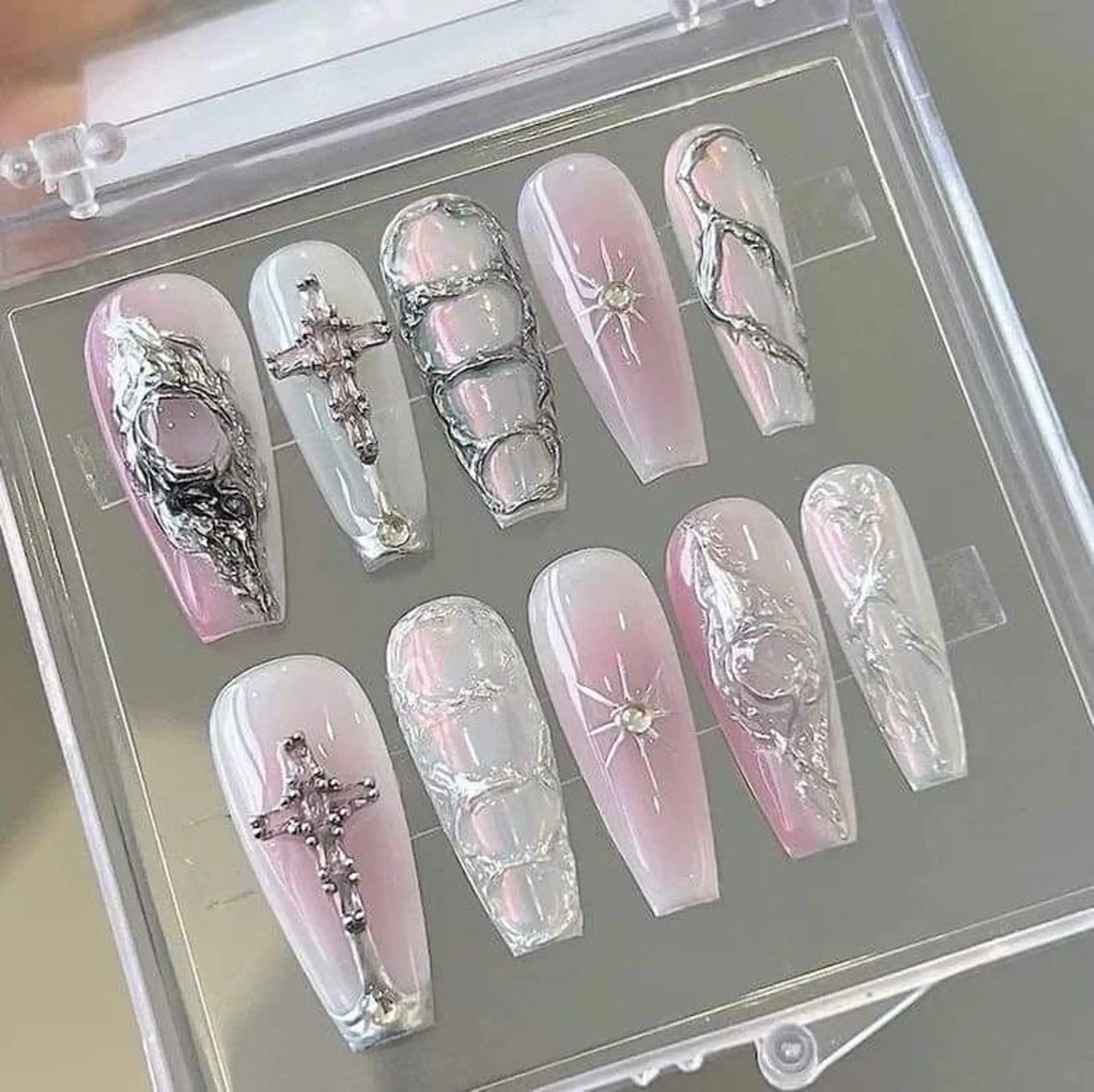 ネイル チークネイル ジェルネイル 韓国ネイル マグネットネイル パラジェル ハンドネイル Mai Beauty To  Toのネイルデザイン