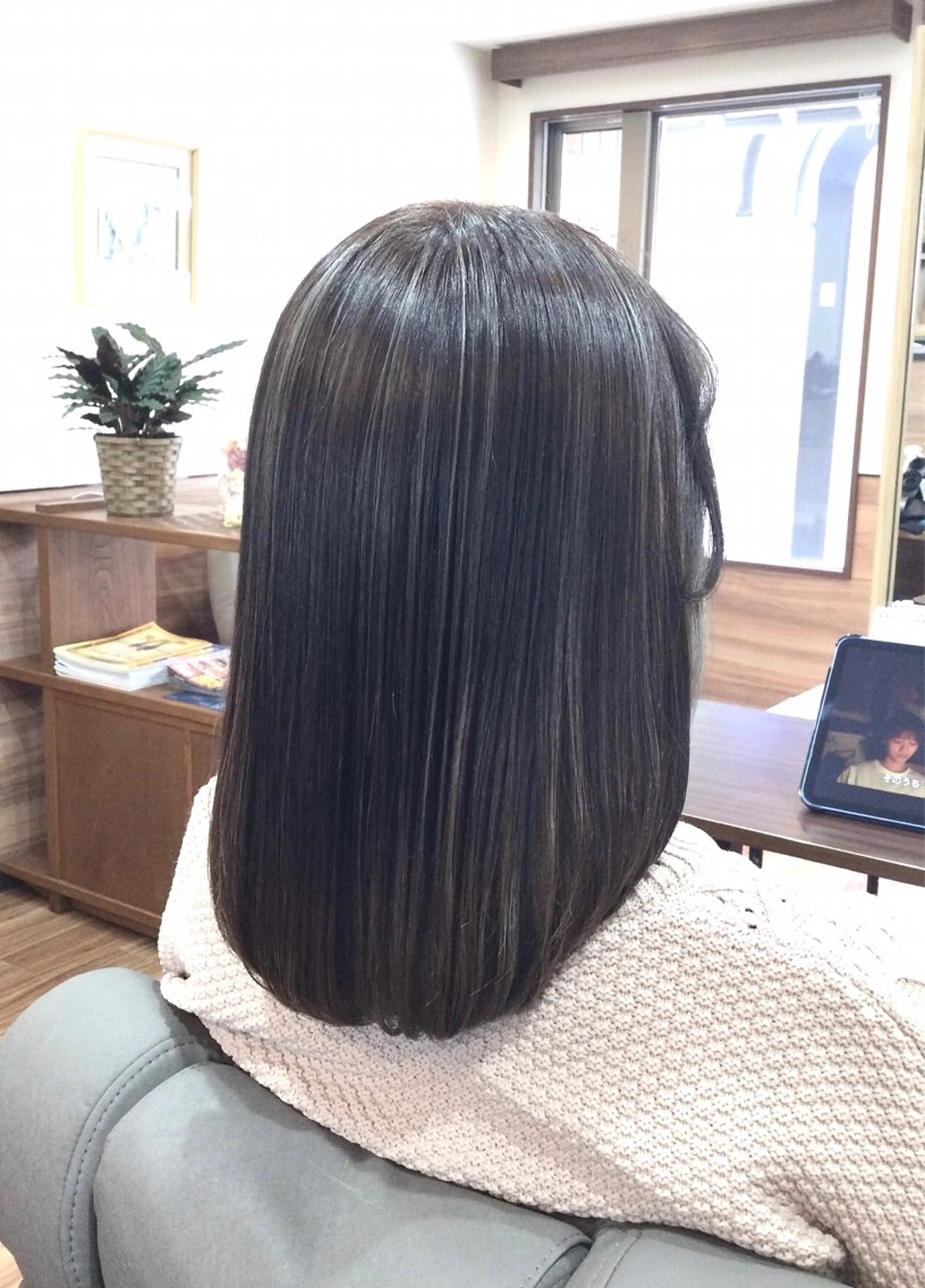 ミディアム カラー ハイライトカラー ハイライト カット ヘアカラー トリートメント Annon プライベートサロンのヘアスタイル