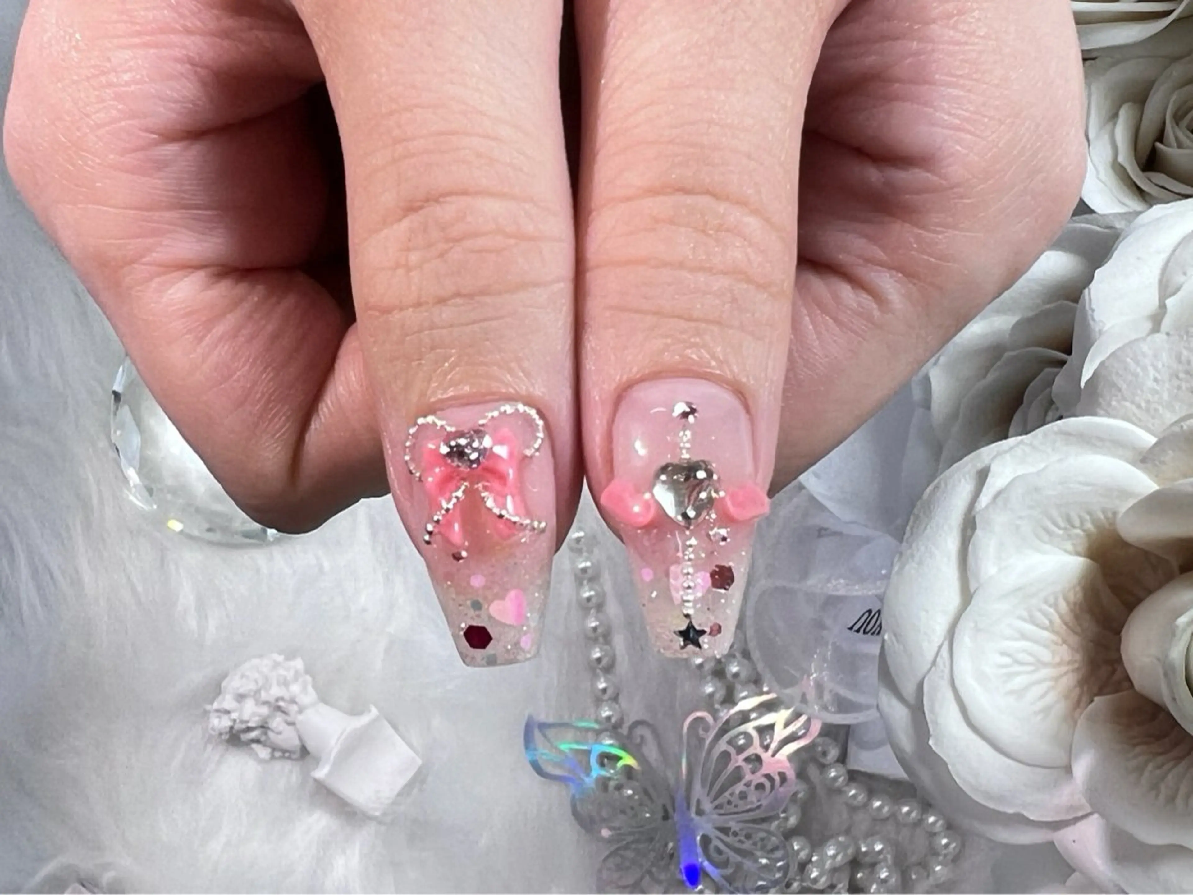 ネイル フレンチネイル ガーリー マグネットネイル 持ち込み スカルプネイル ハンドネイル Painty所属・Painty nailのネイルデザイン