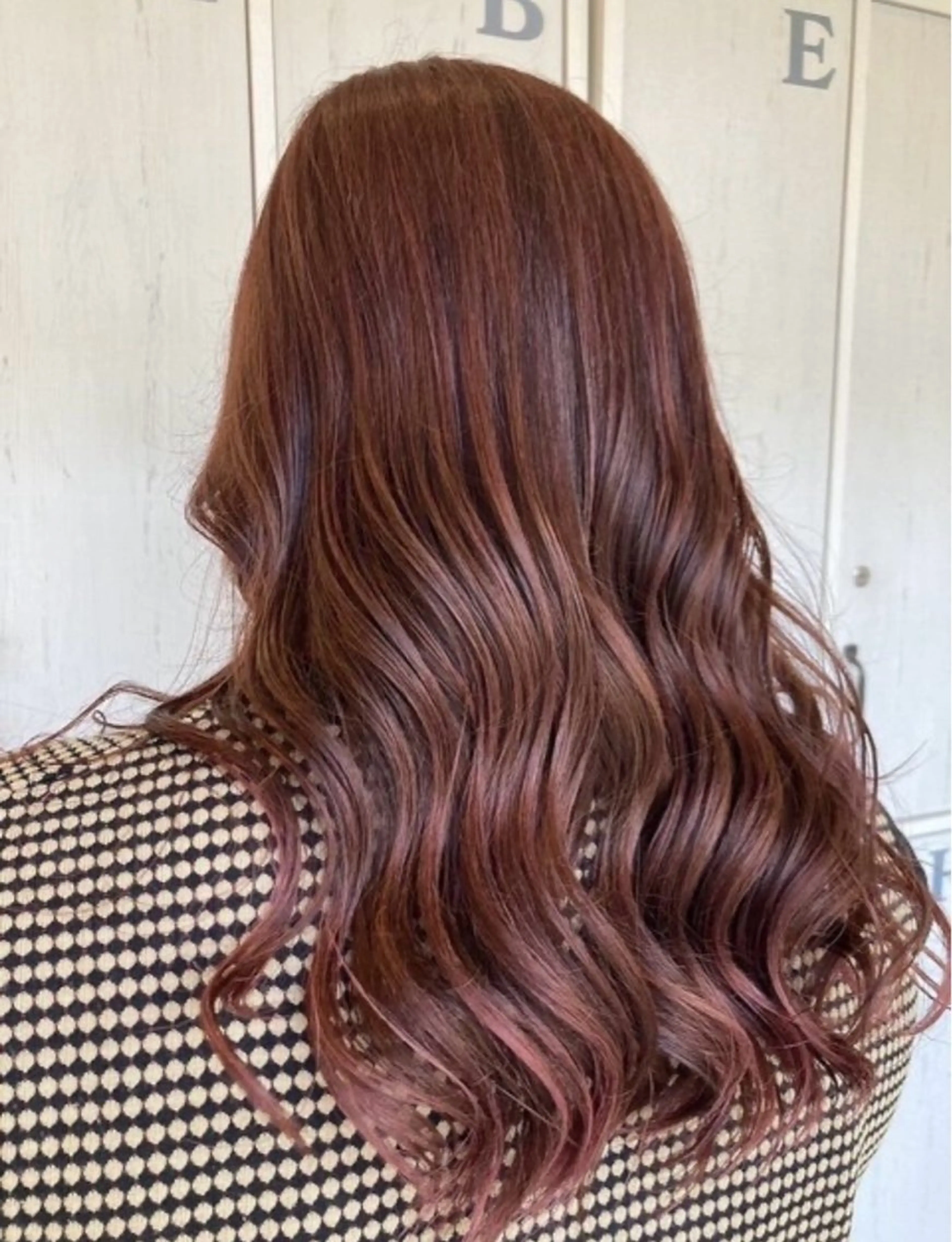 ミディアム 比嘉 音々のヘアスタイル