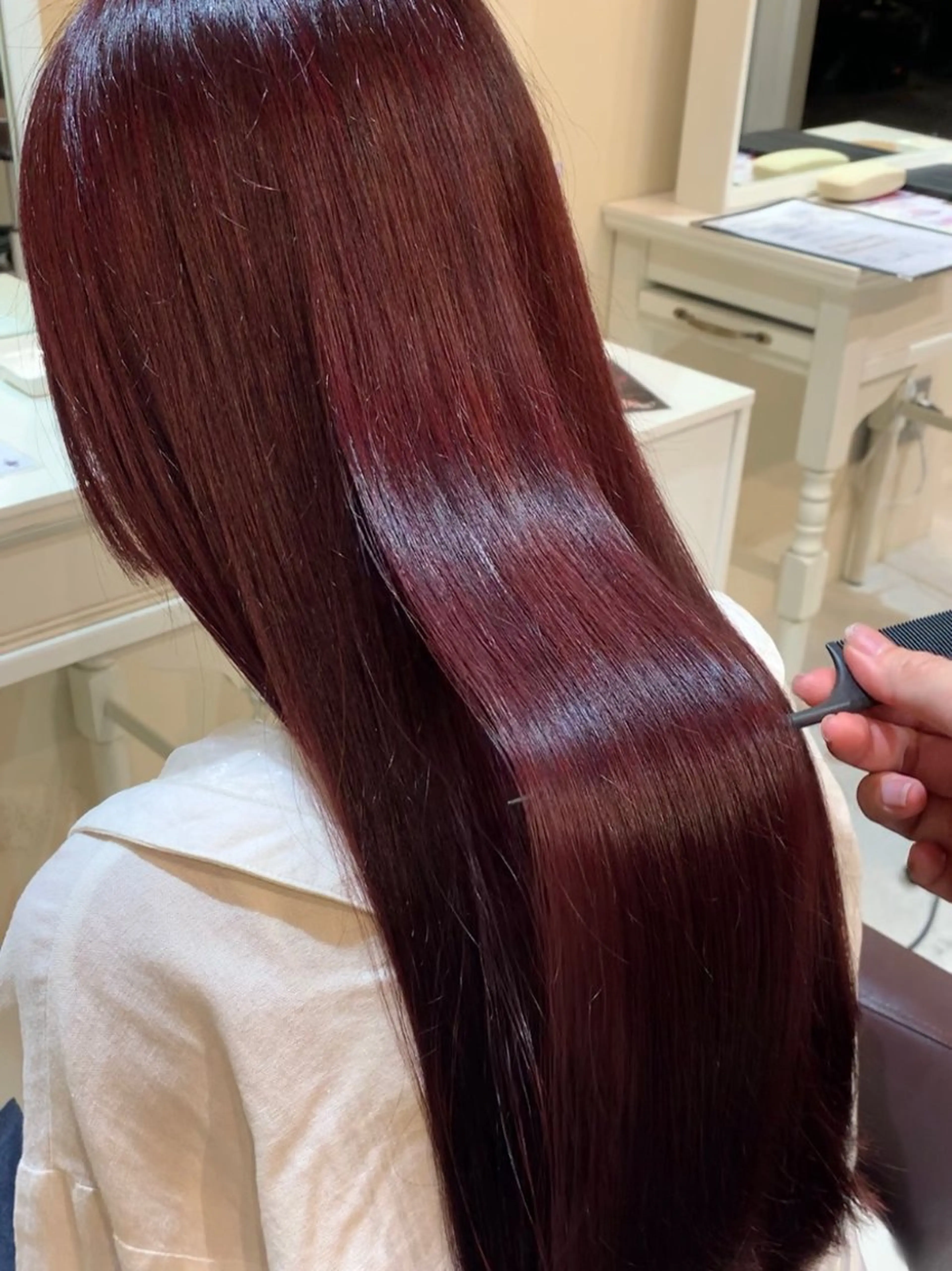ロング カラー ボルドーカラー レッドカラー ヘアカラー トリートメント mulum hair dressing salon所属・yuuki🌷名古屋 栄　ベージュ/カラーのヘアスタイル