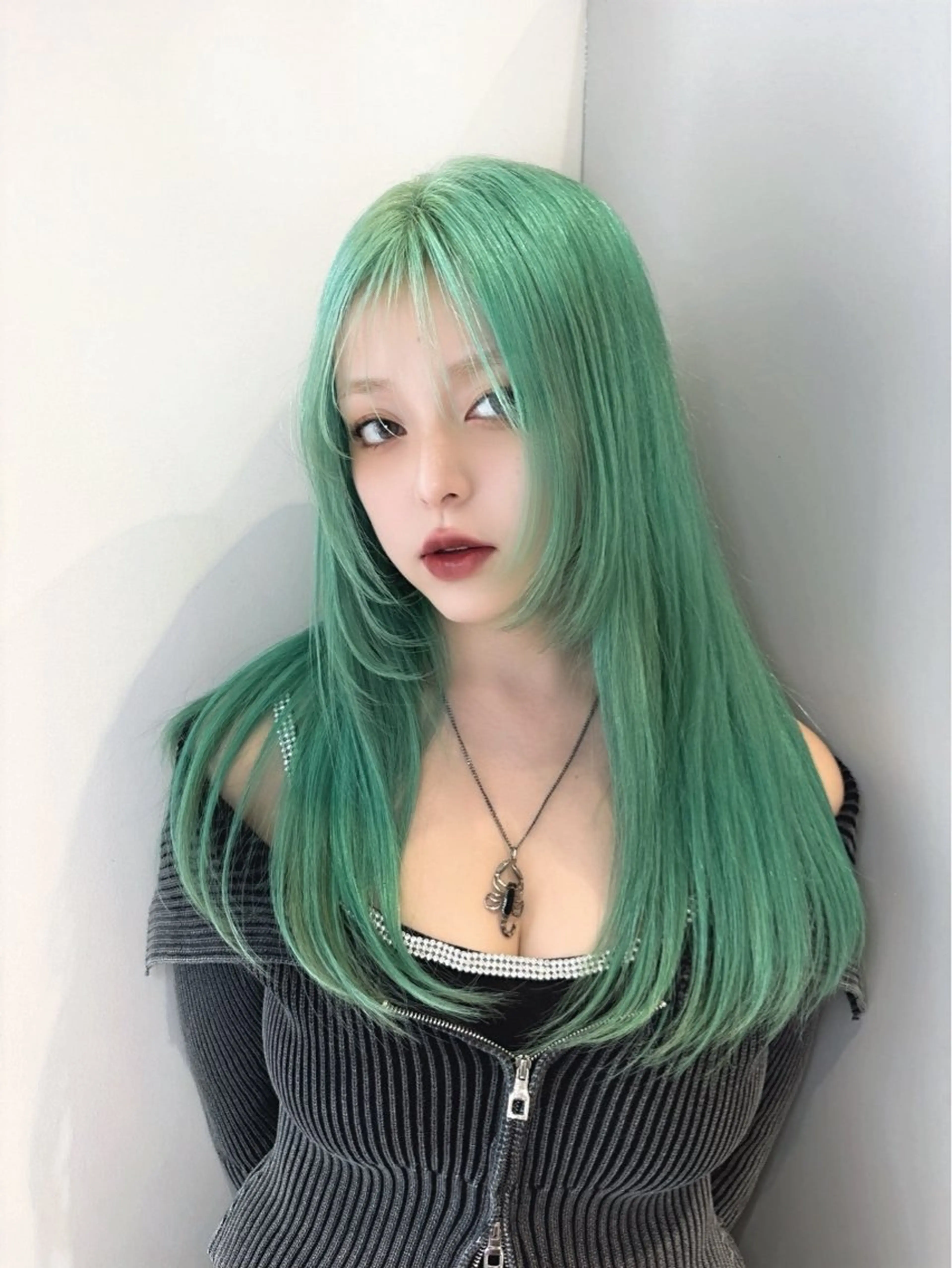 ロング カラー ヘアアレンジ 耳つぼ屋さん ‎🤍りりのヘアスタイル