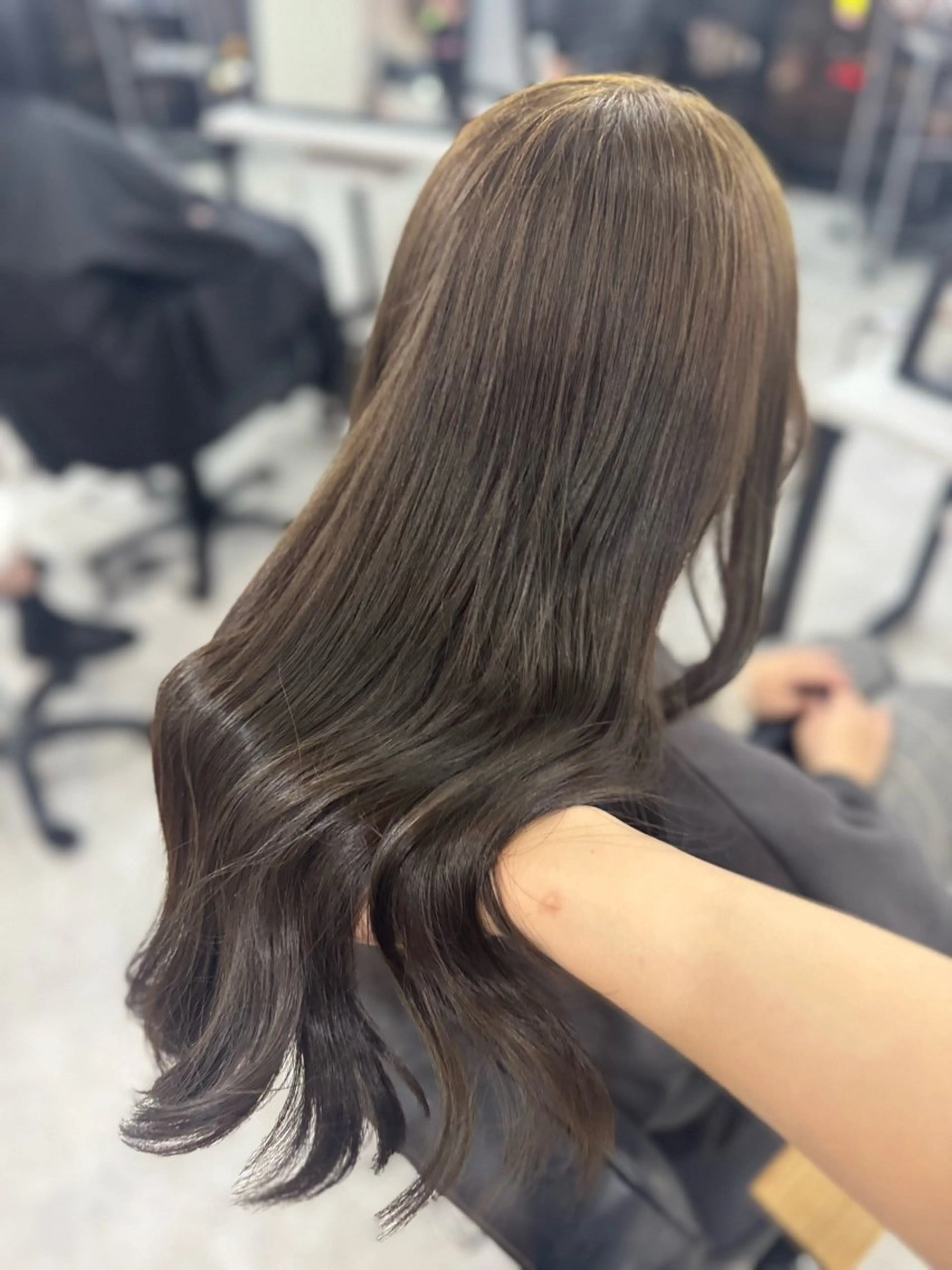 ロング カラー アッシュ アッシュブラウン ベージュカラー 黒髪 ブリーチ カット ヘアカラー トリートメント 赤み無し柔らかカラー 【梅田】madokaのヘアスタイル