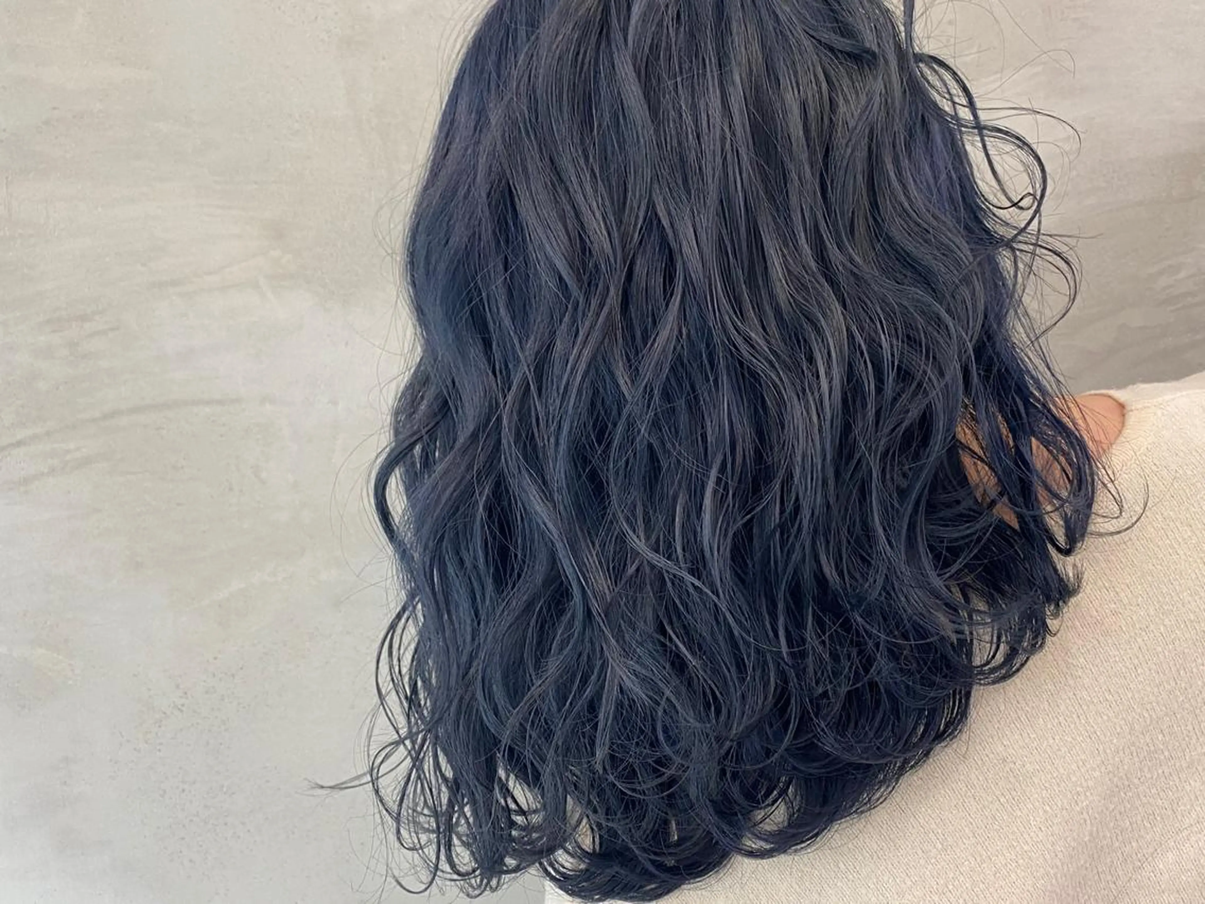 セミロング カラー ブリーチ ブルーカラー ネイビーカラー カット ヘアカラー トリートメント pesca 長町南店 OIKAWAのヘアスタイル