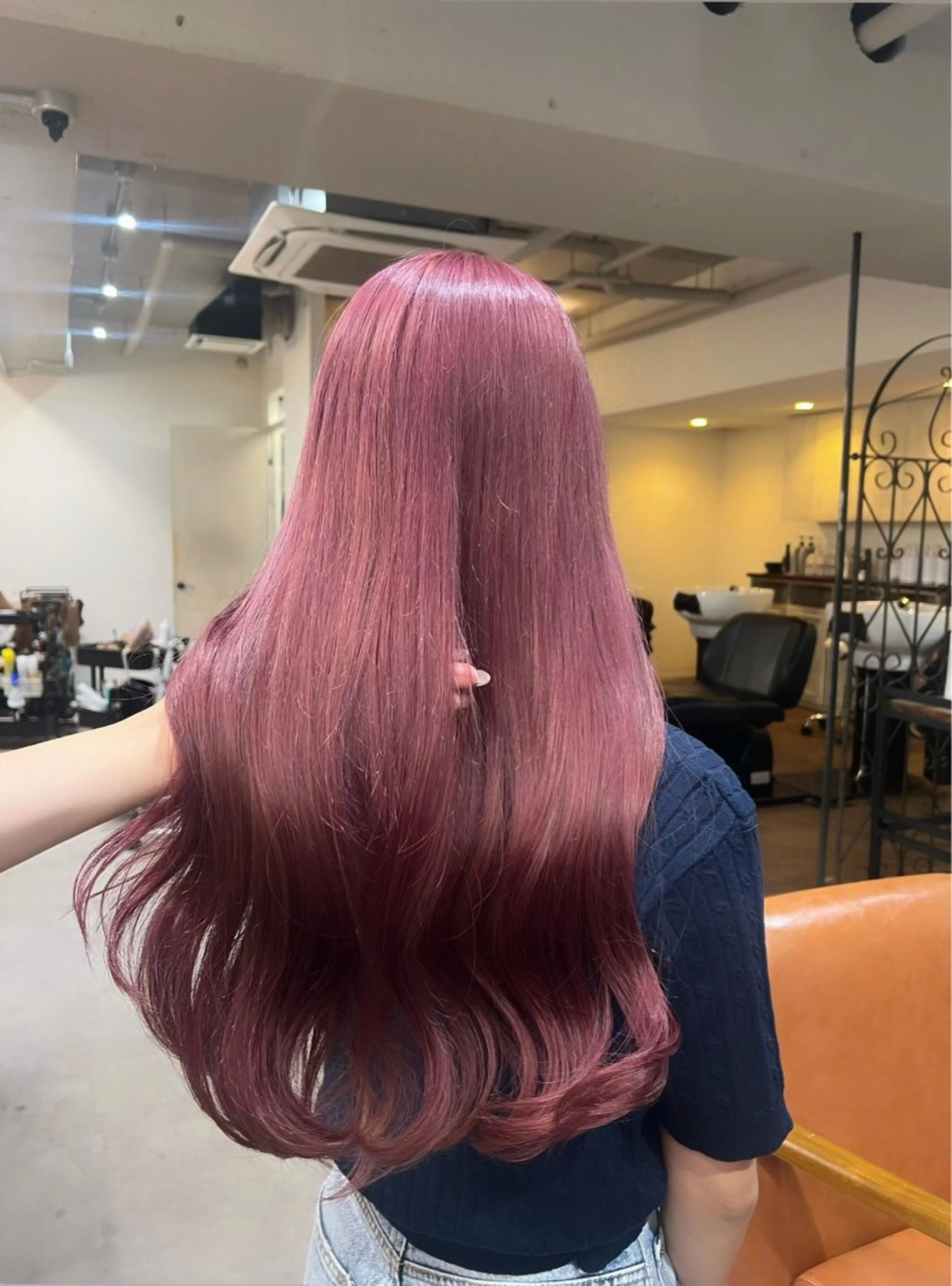 ロング カラー ヘアアレンジ ブリーチ ピンクカラー Aina /カラーモデル🎨のヘアスタイル