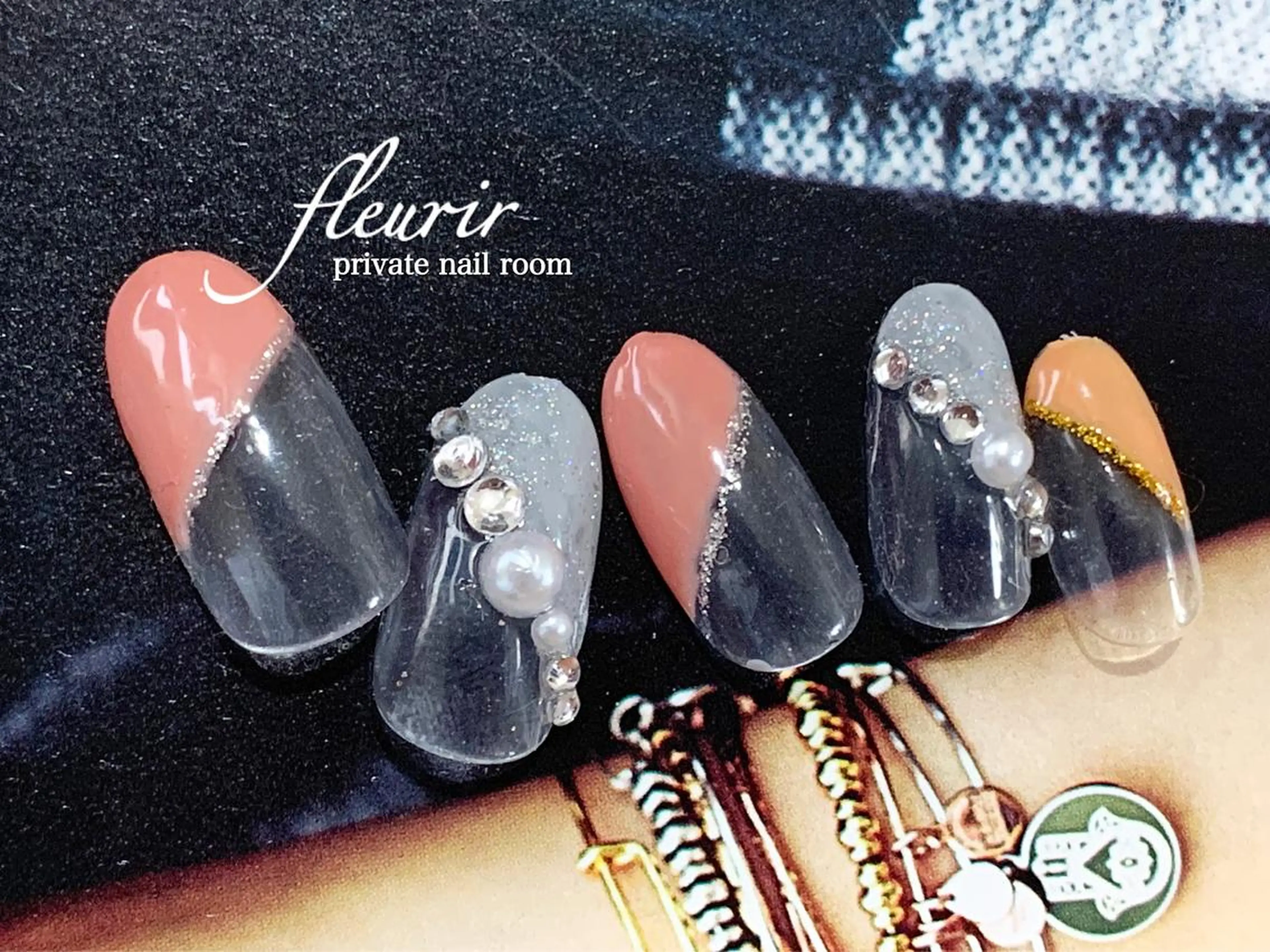 ネイル フレンチネイル 斜めフレンチ ストーンネイル フルリール 【プライベートサロンのネイルデザイン