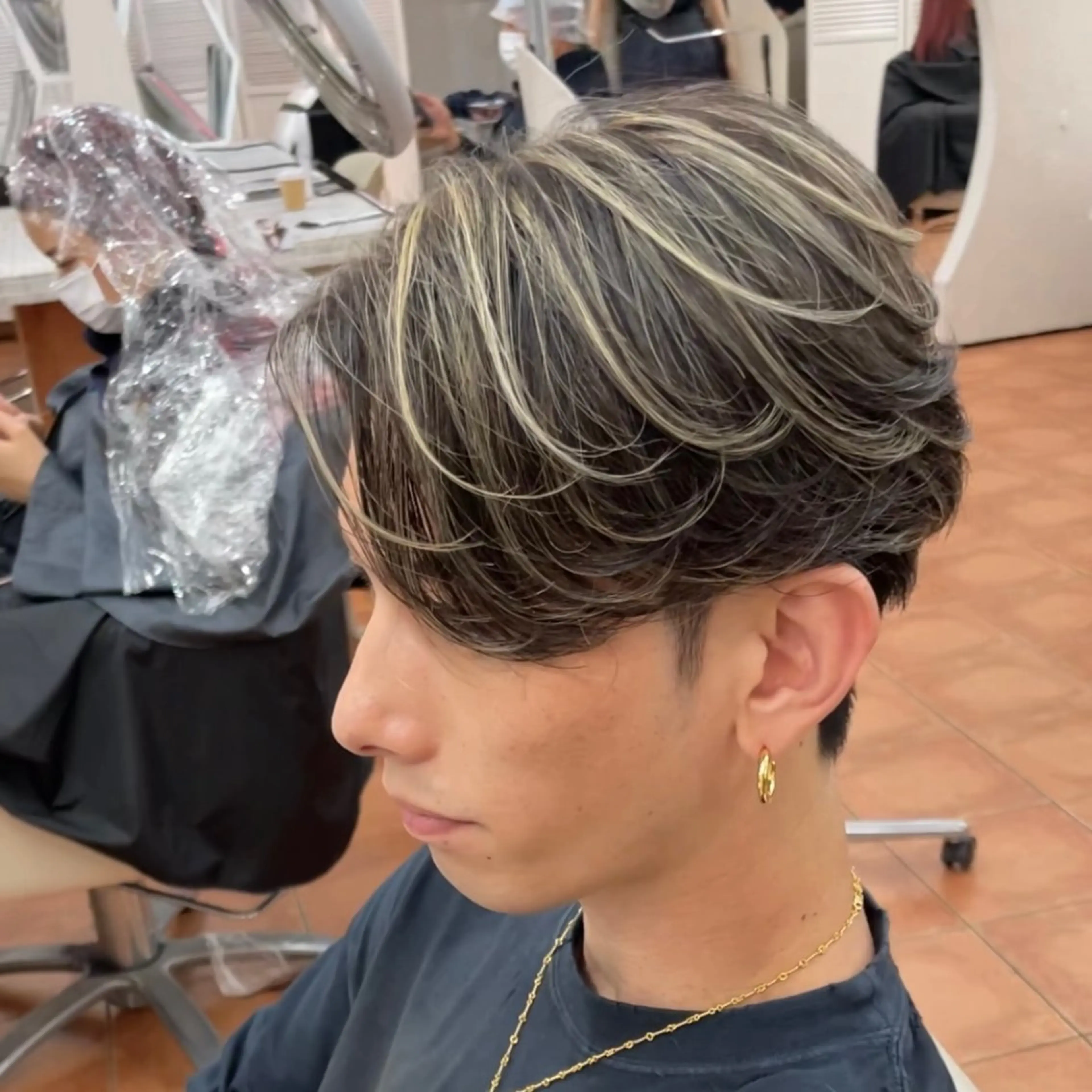 カラー メンズ メンズハイライト アッシュ ベージュカラー ダークアッシュ ハイライトカラー Miyu’s渋谷所属・ショート/ハイライト 無料‼️愛斗のヘアスタイル