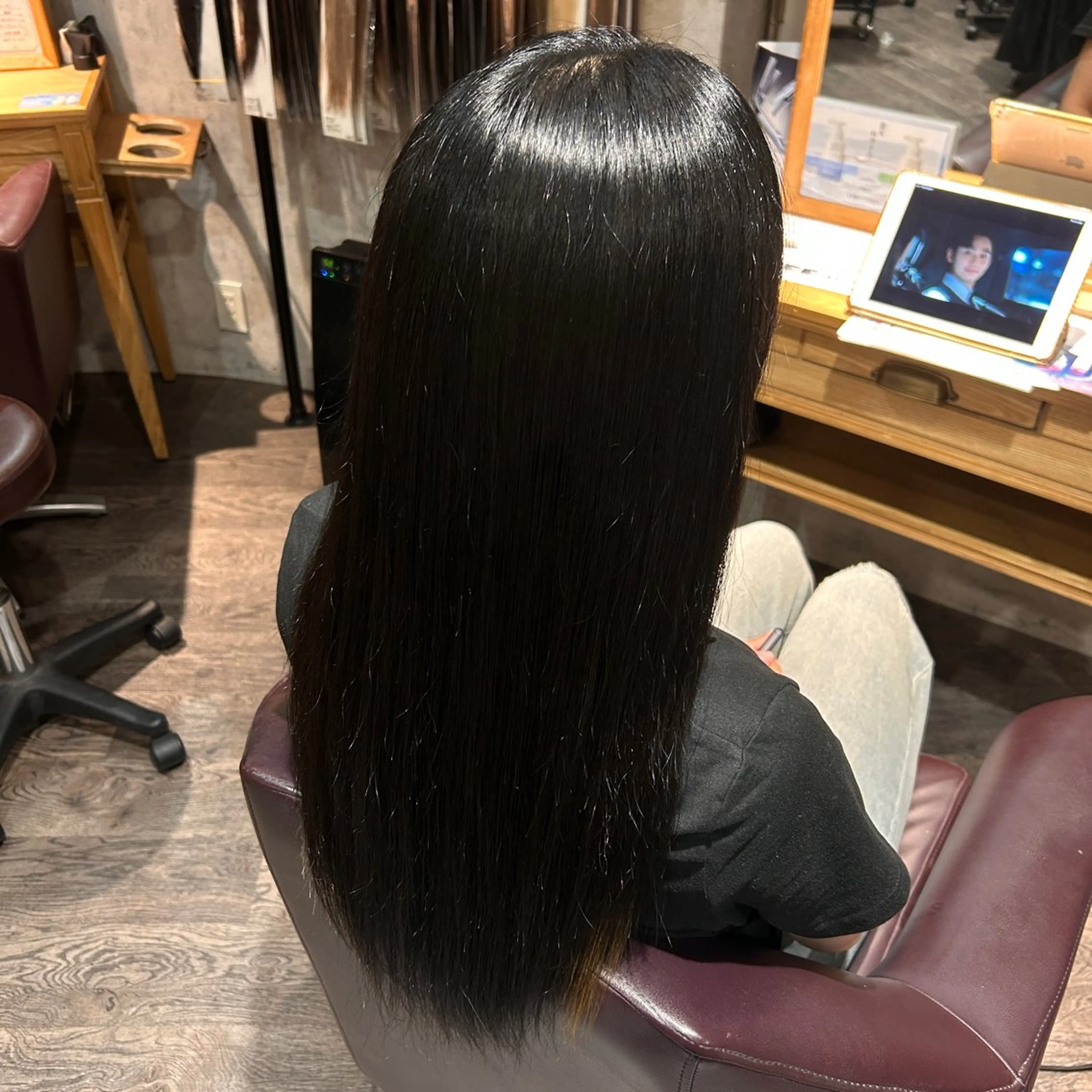 ロング ハイトーン🇰🇷 19歳美容師アリルのヘアスタイル