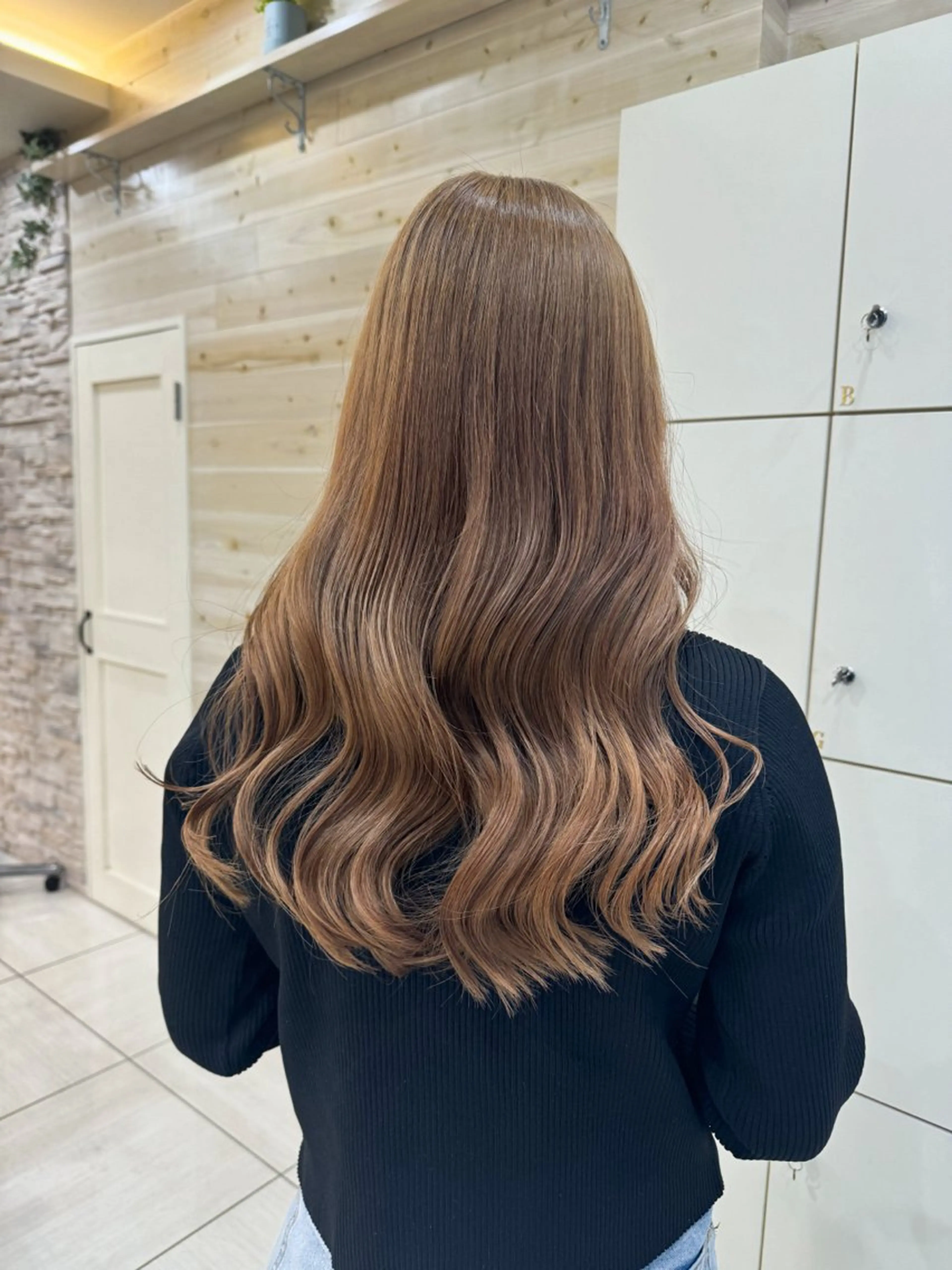 セミロング カラー ベージュカラー ミルクティーベージュ カット ヘアカラー Seeknext // Rukaのヘアスタイル