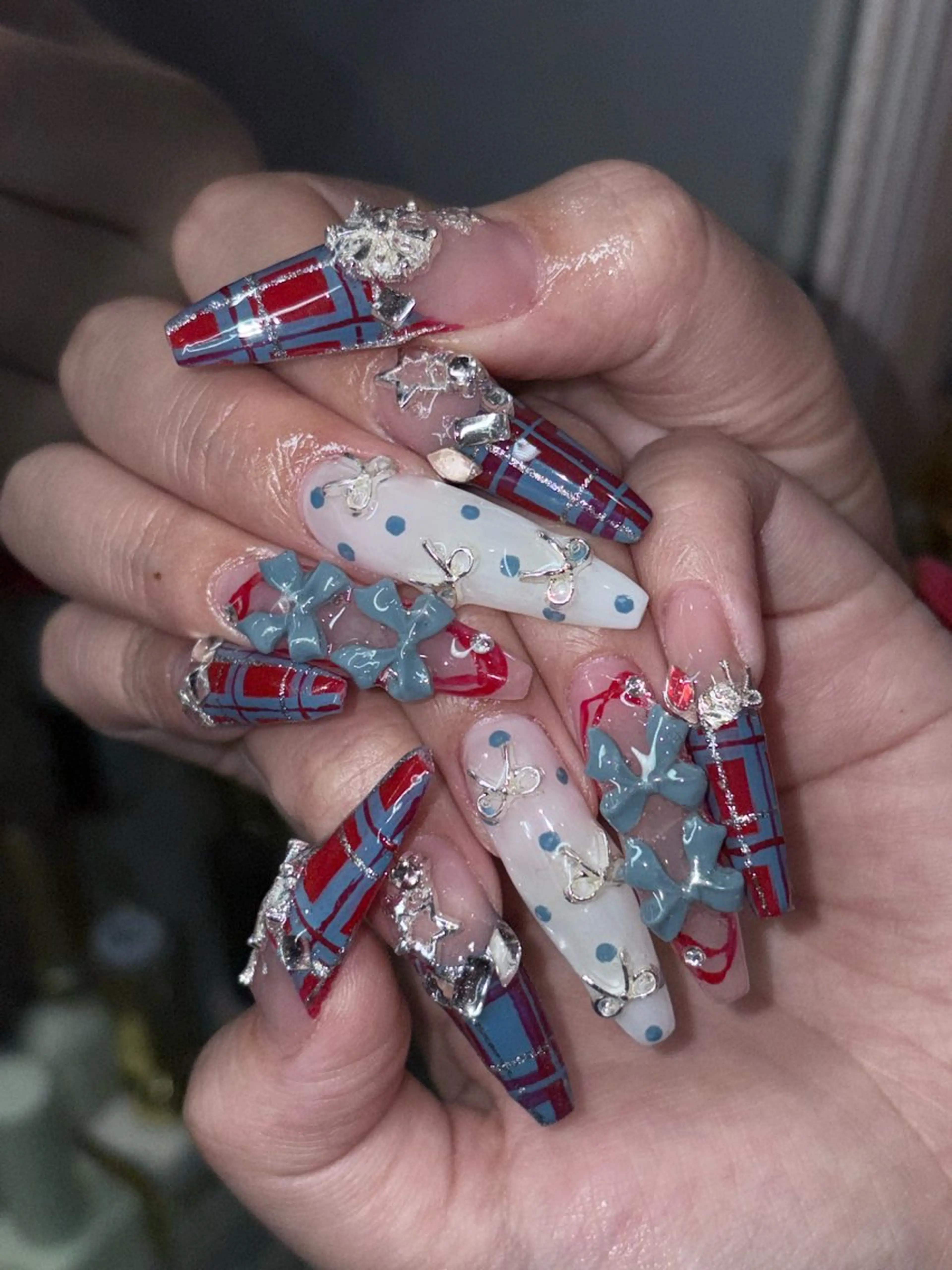 ネイル ハンドネイル NES NAIL所属・さゆり￤推しキャラ ￤ロングネイル🩷のネイルデザイン