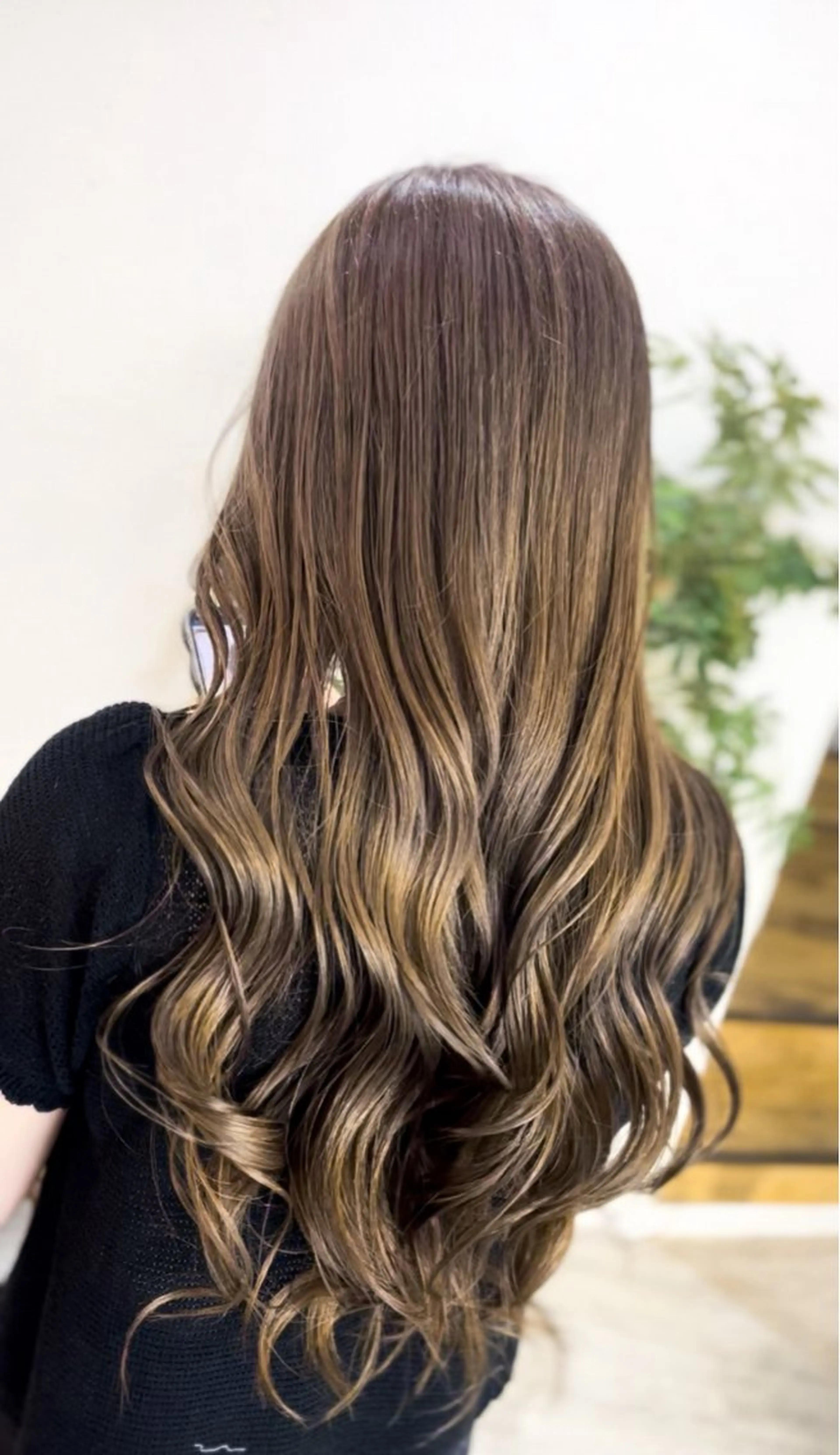 ロング カット ヘアカラー 飯星慧斗 /ブリーチ、縮毛矯正のヘアスタイル