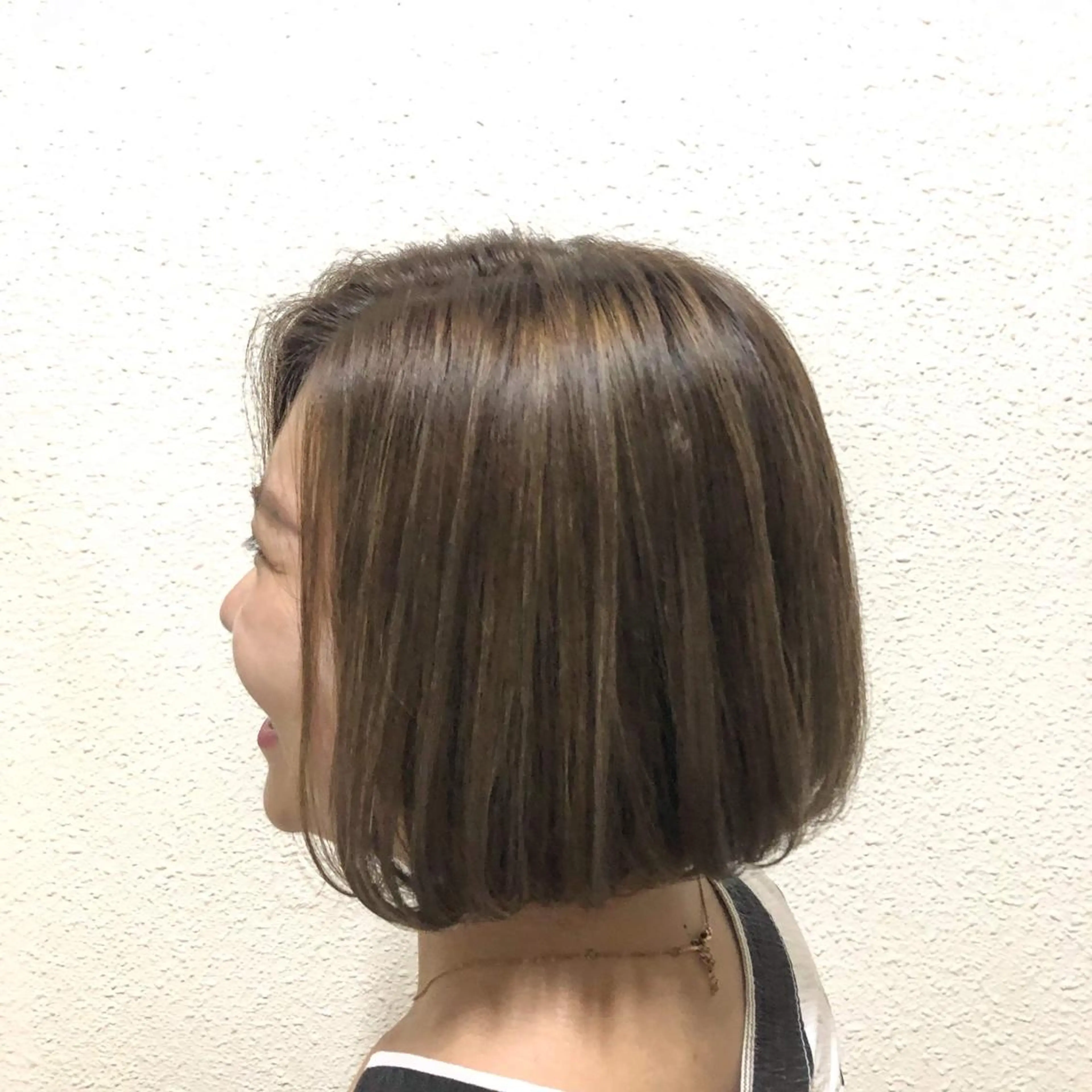 ショート カラー ベージュカラー ハイライトカラー ハイライト カット ヘアカラー トリートメント 中司 莉菜のヘアスタイル