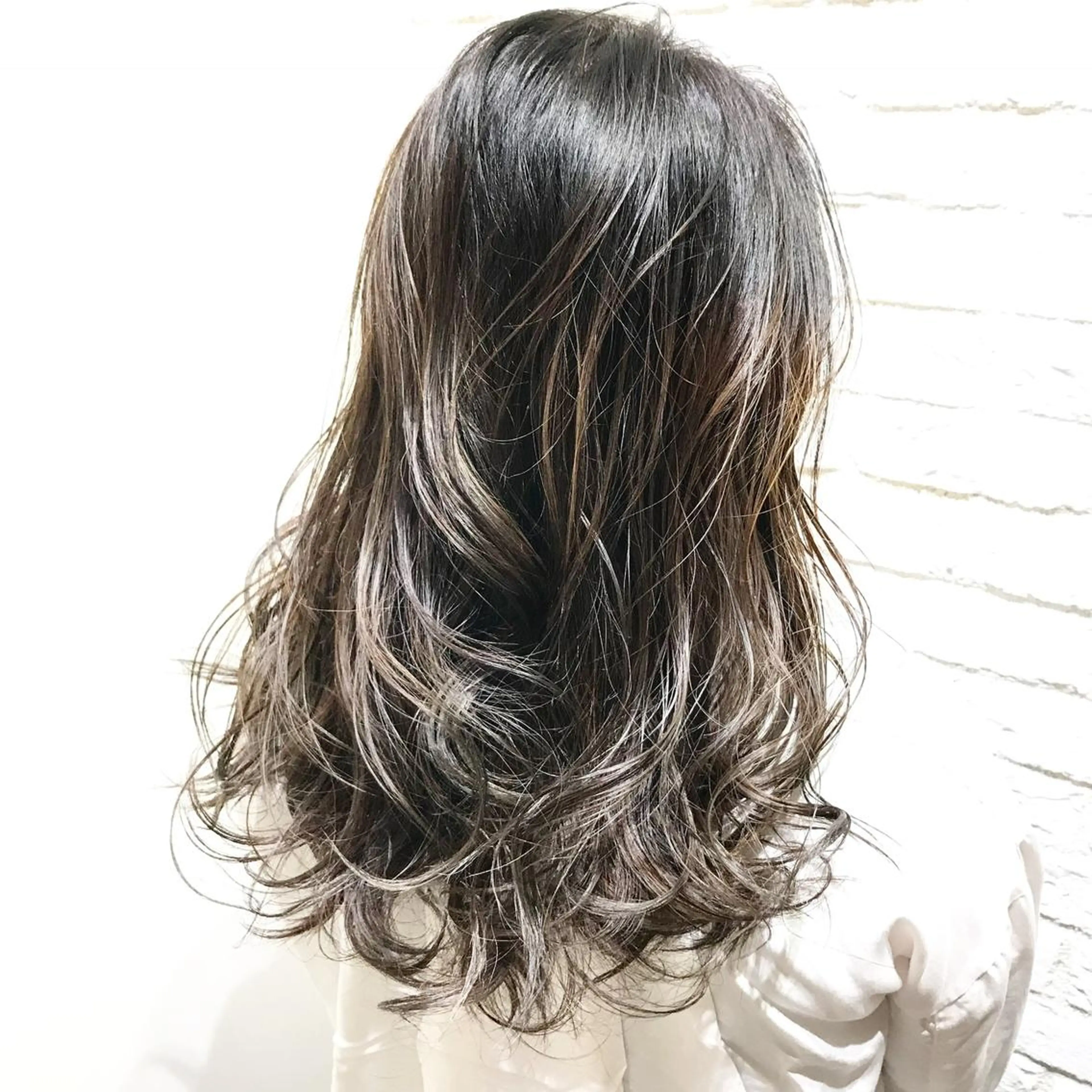 セミロング カラー Neale. yumiの眉毛・アイブロウイメージ