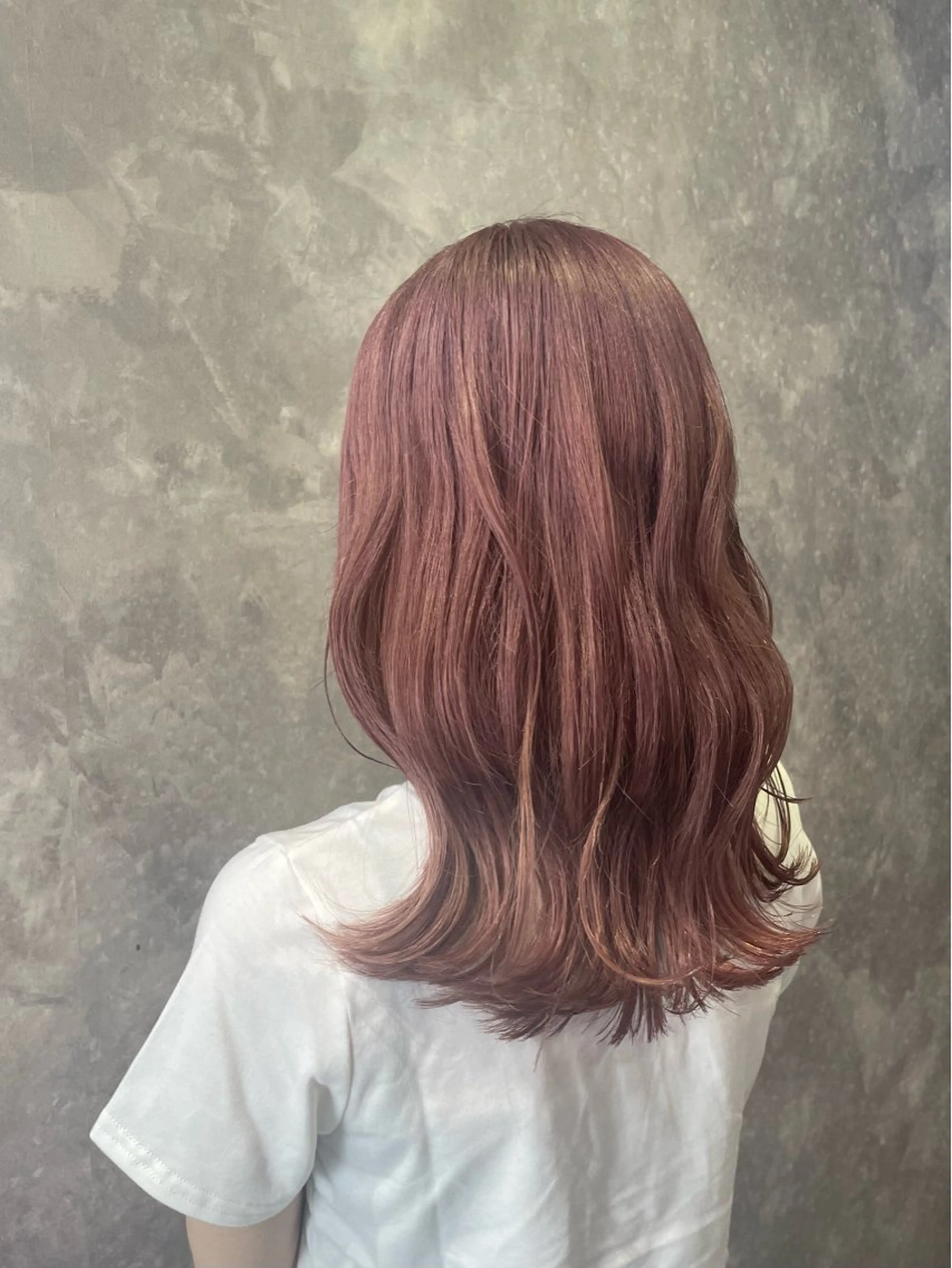 ミディアム カラー ベージュカラー ピンクカラー ピンクベージュ カット ヘアカラー トリートメント 手塚 由佳のヘアスタイル