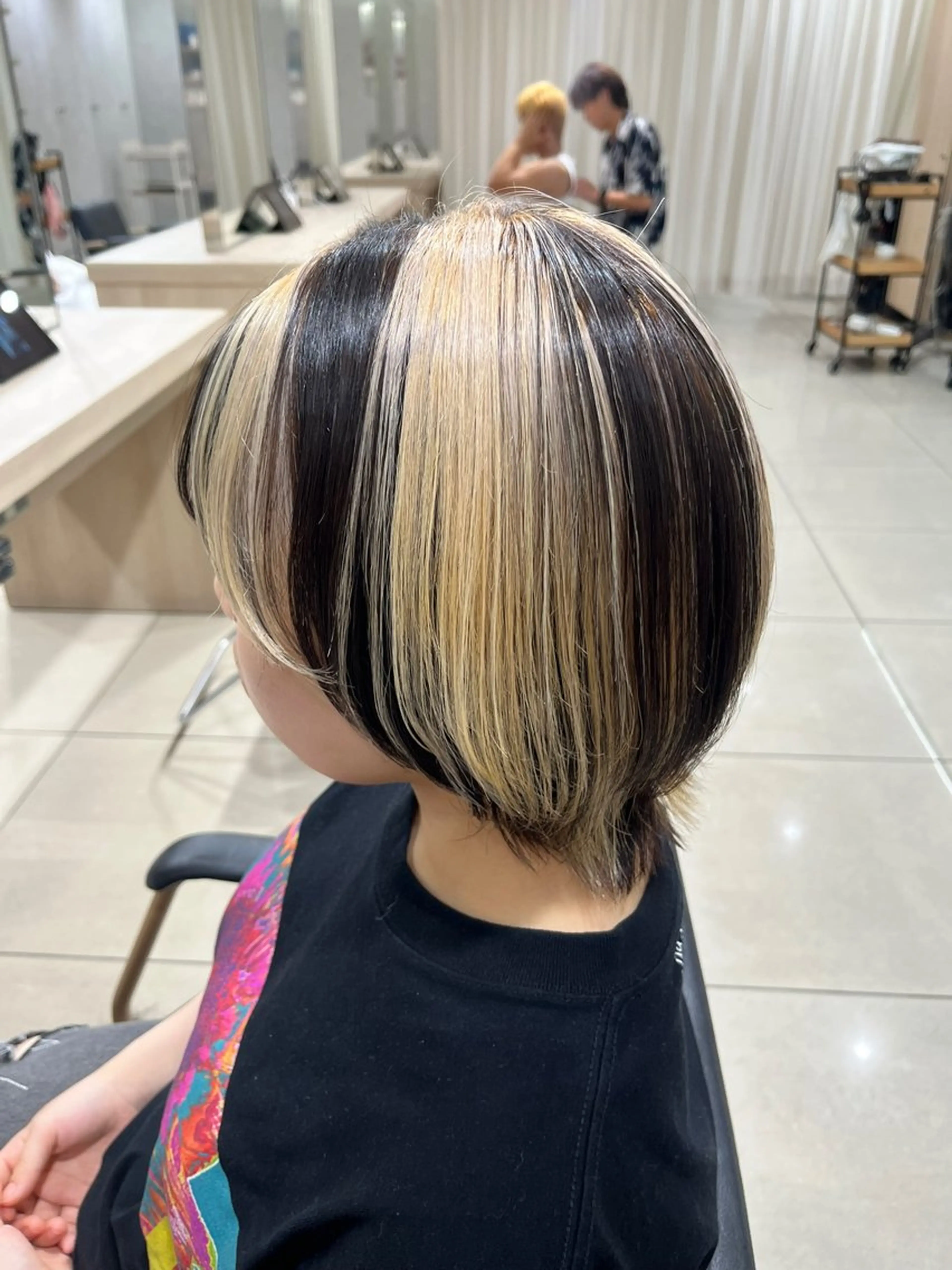 ミディアム カラー デザインカラー カット ヘアカラー 巖本 真希のヘアスタイル