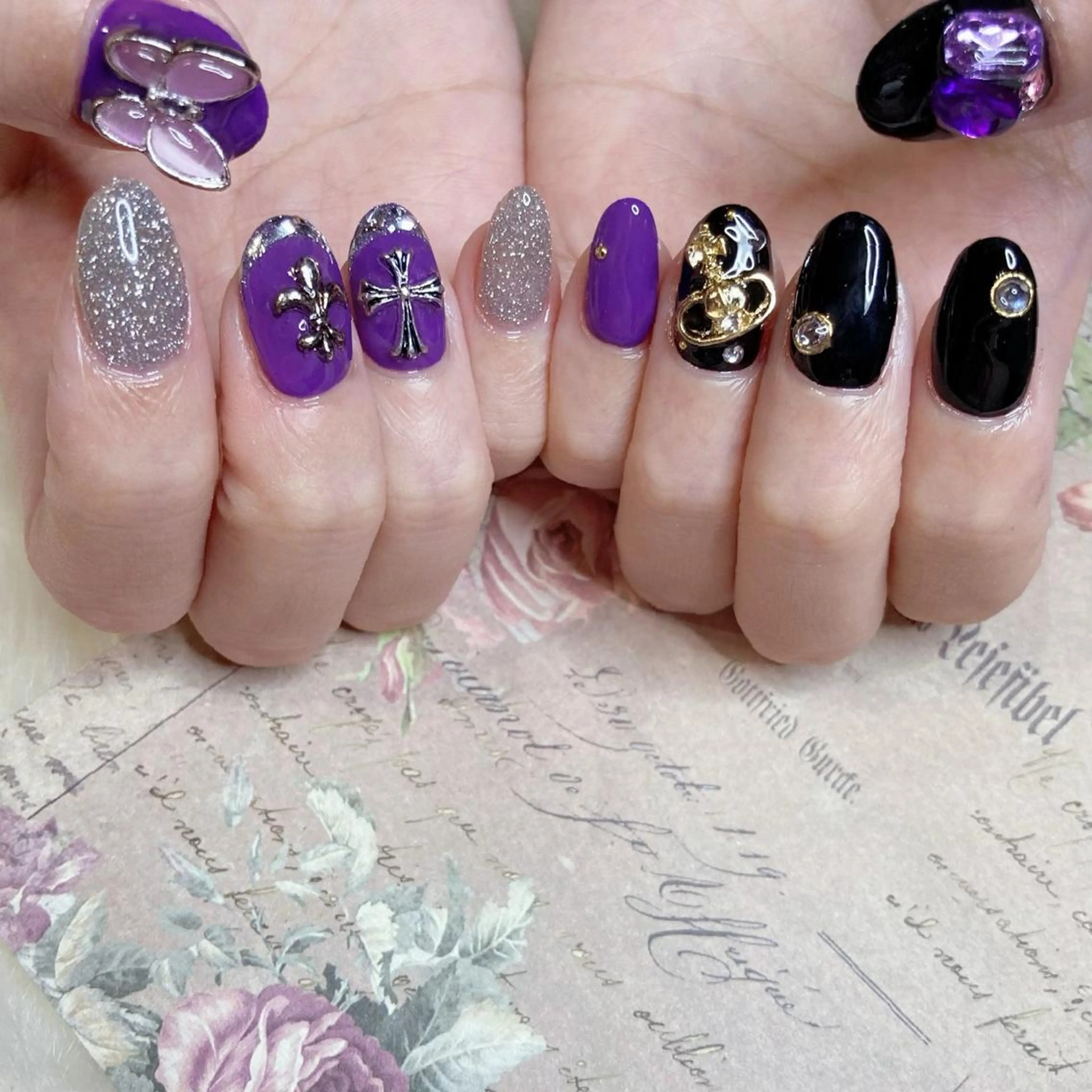 ネイル NOIROUGE所属・NOI ROUGEのネイルデザイン