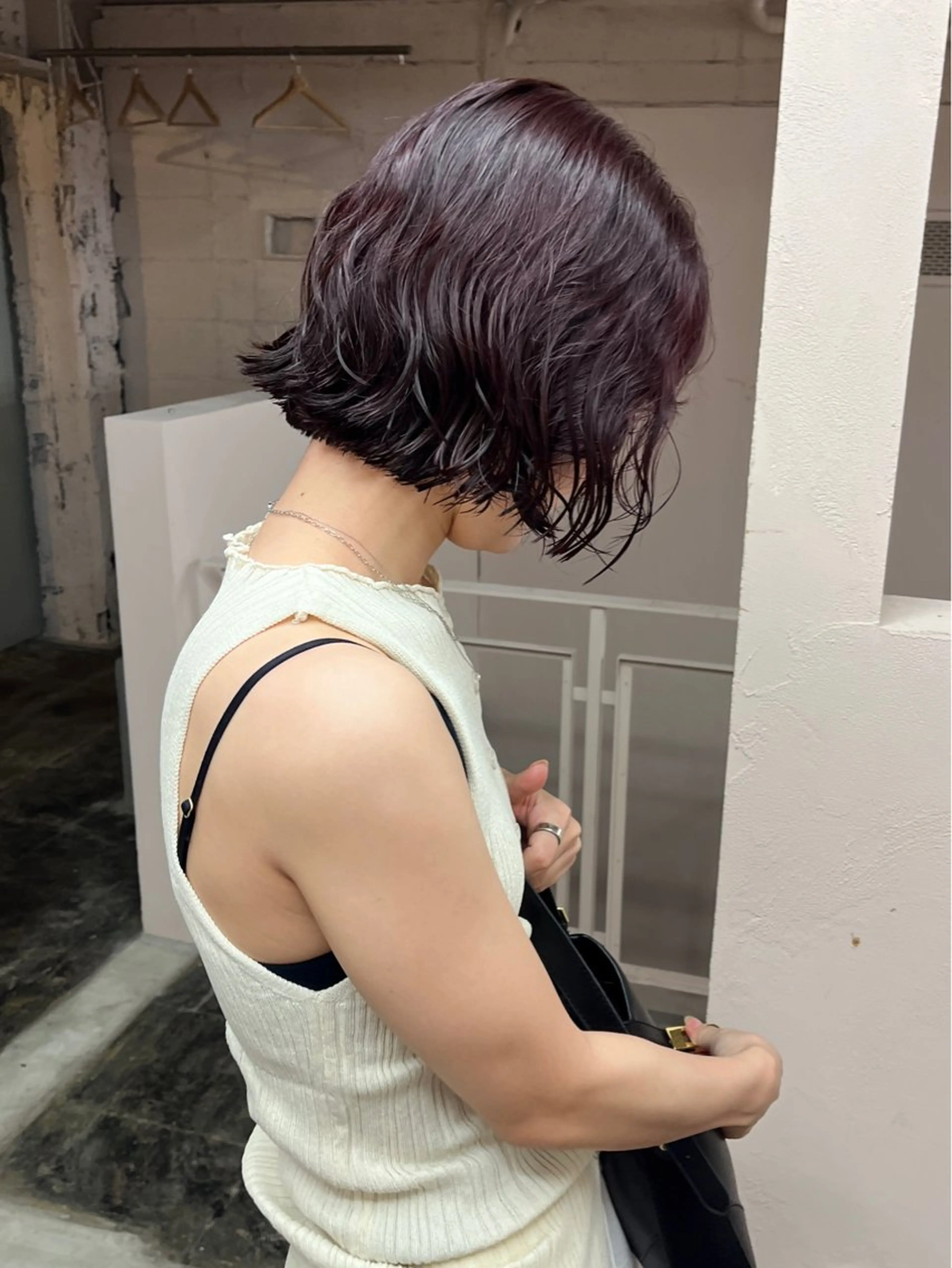 ショート カラー パーマ ボルドーカラー ボブ カット ヘアカラー トリートメント iru所属・mi kiのヘアスタイル