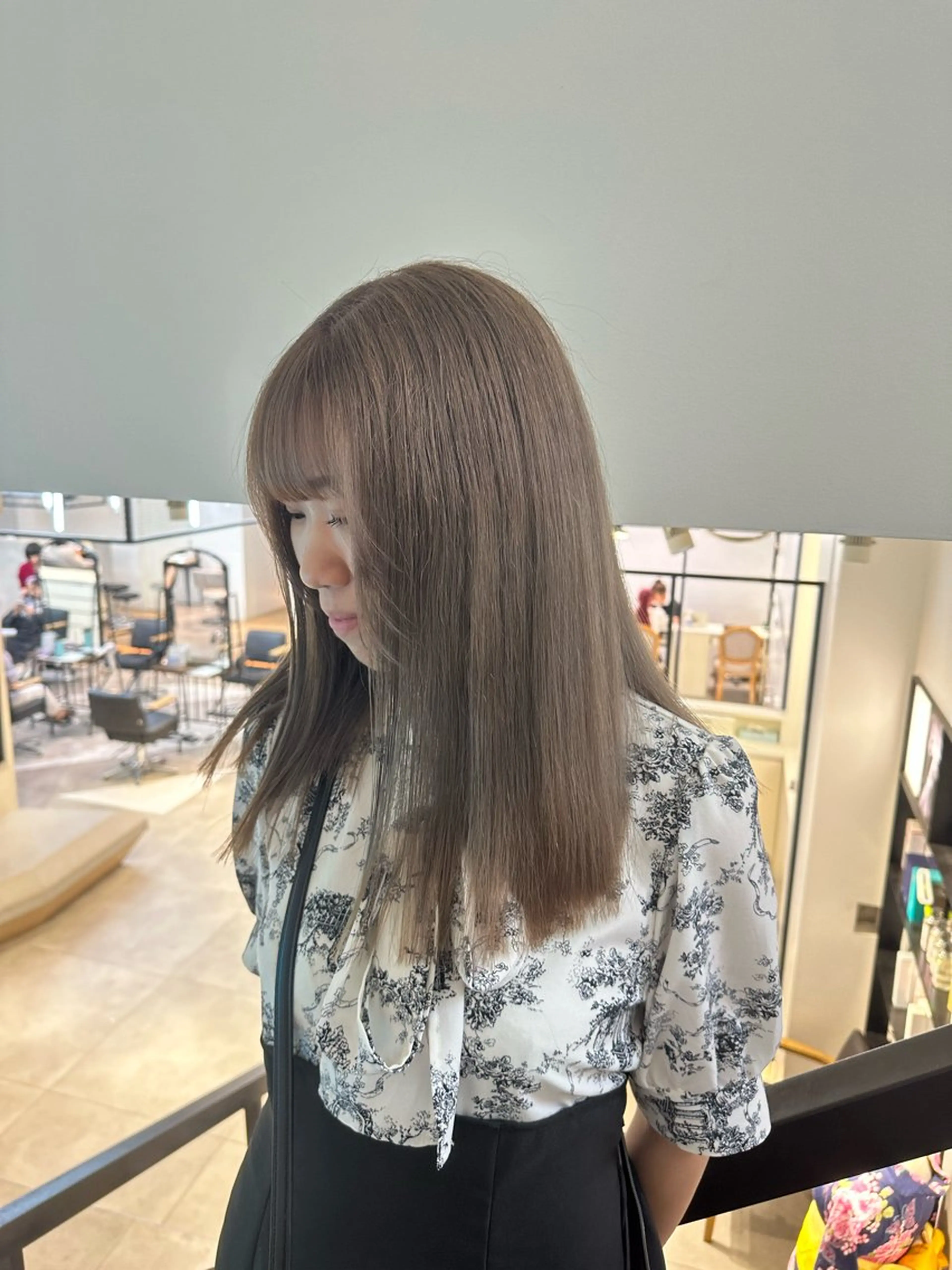 セミロング カラー ヘアアレンジ ベージュカラー ハイトーン特化 pepe🎀のヘアスタイル