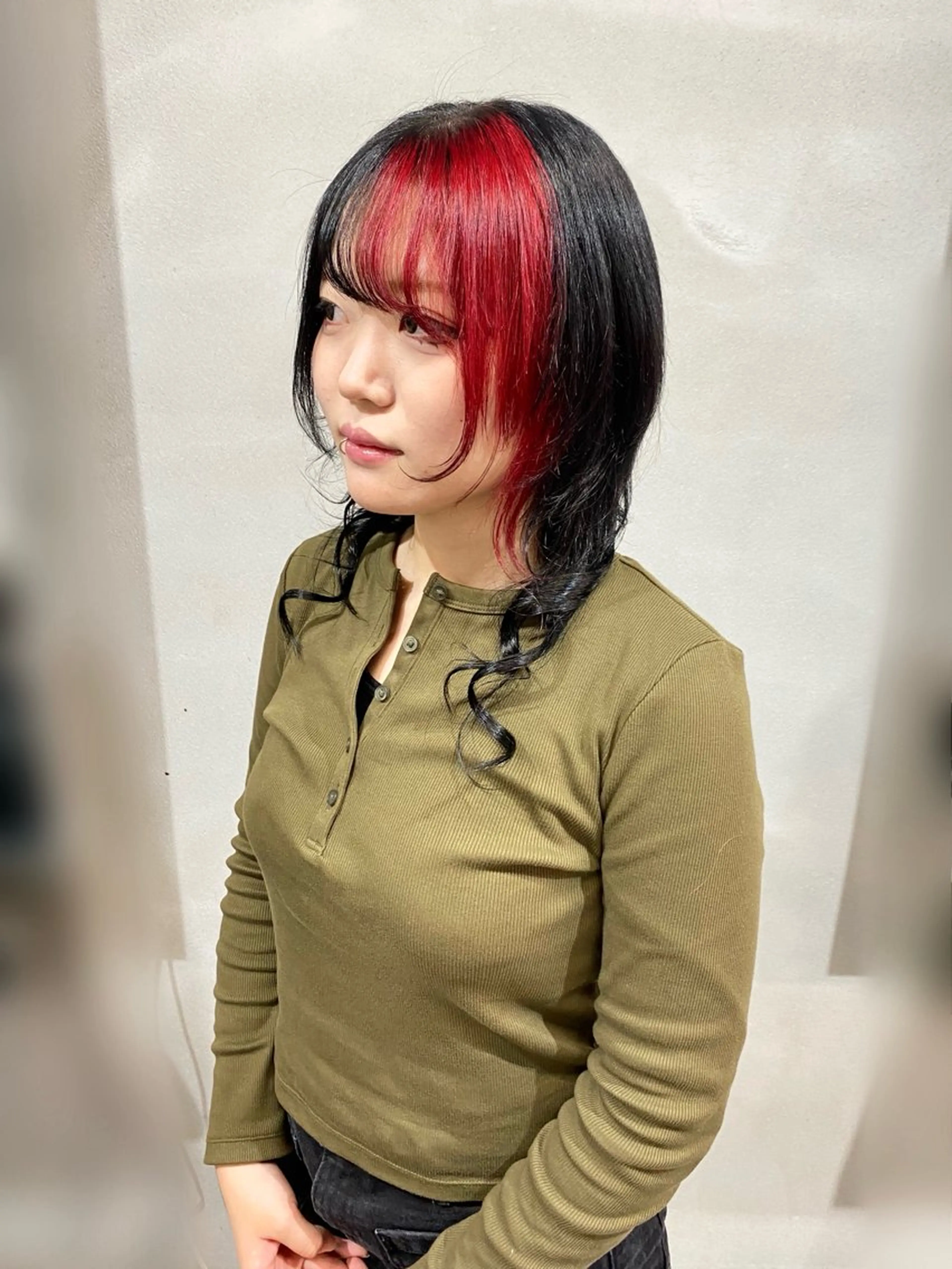 セミロング カラー ブリーチ デザインカラー レッドカラー ボブ 顔まわりレイヤー カット ヘアカラー トリートメント 柏 デザインカラー/ レイヤー🐣シオリのヘアスタイル