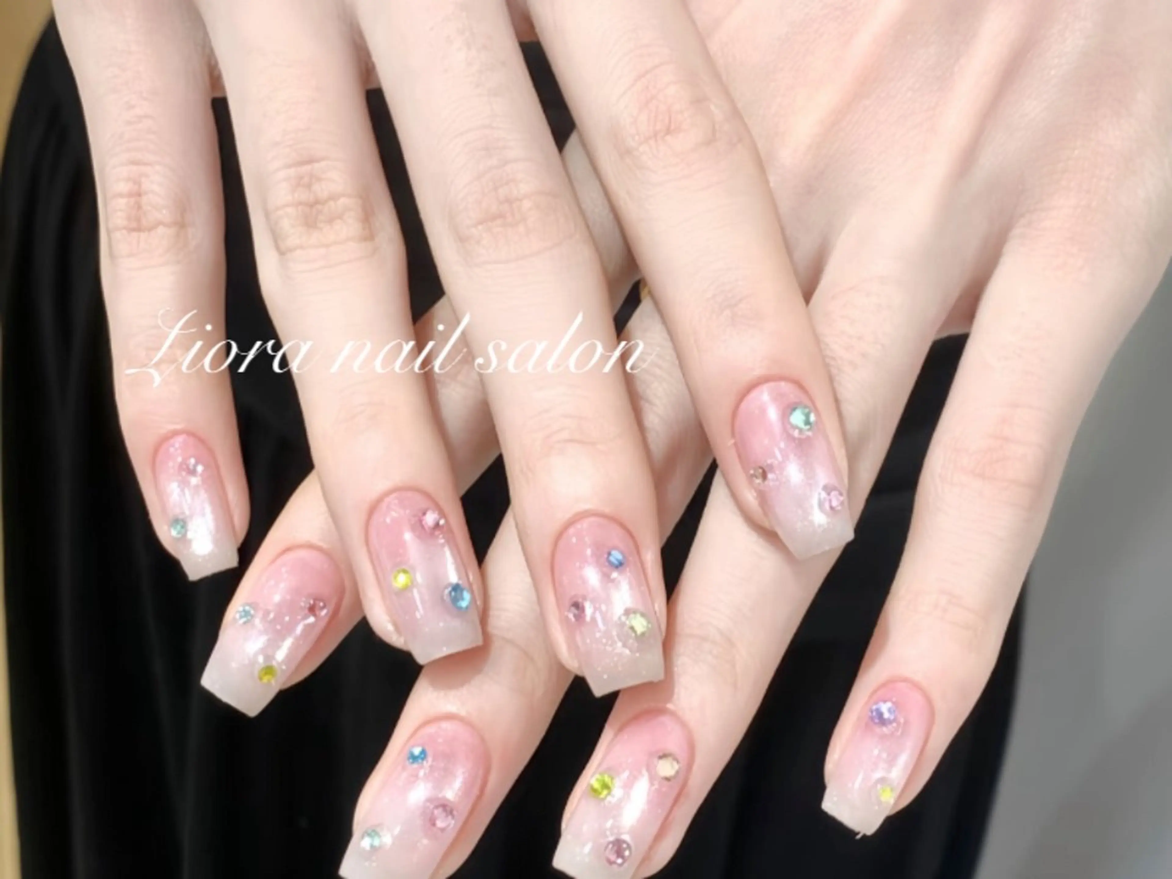 ネイル フレンチネイル ジェルネイル ガーリー グラデーション キラキラネイル ハンドネイル Liora ネイルサロン所属・Liora nail salonのネイルデザイン