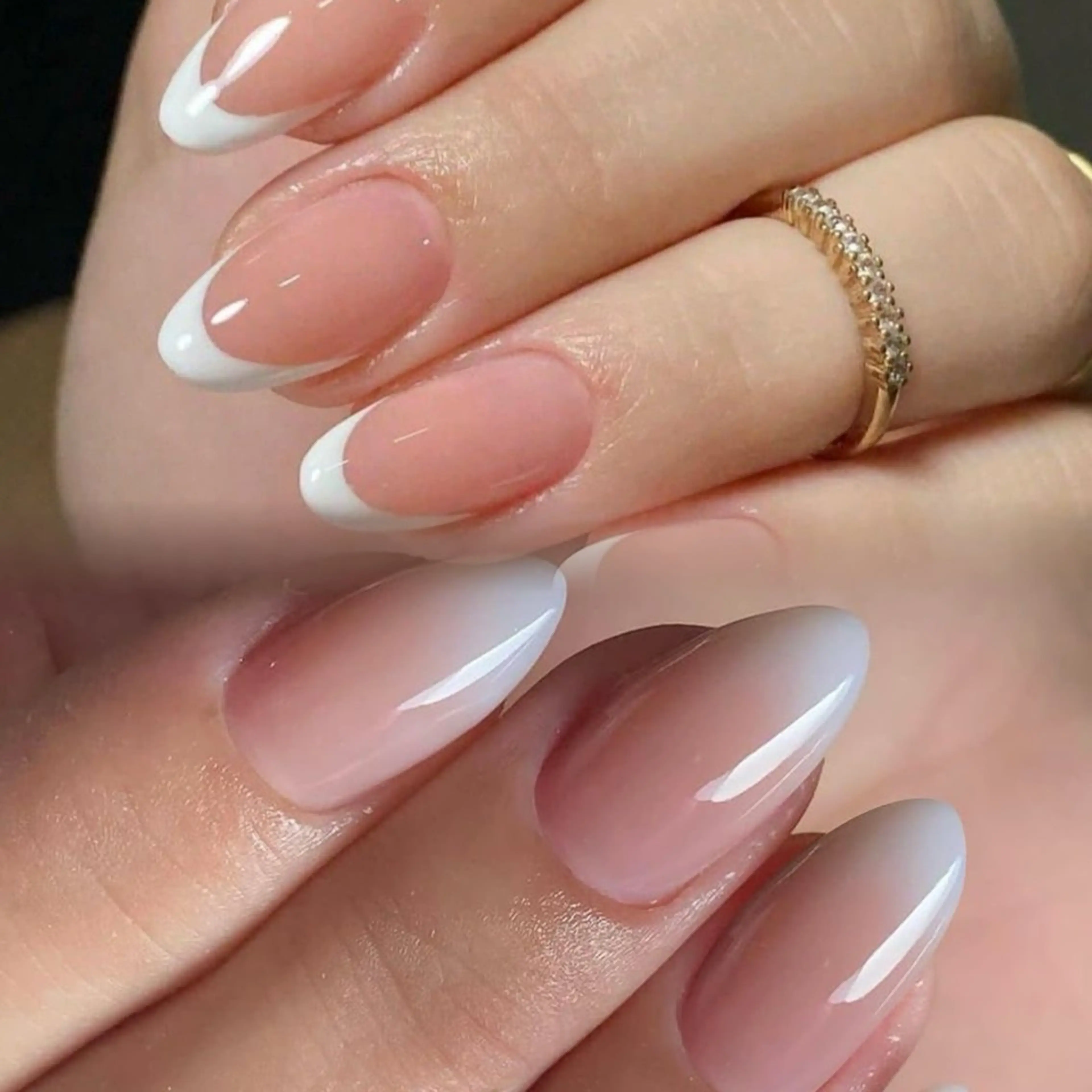 【12/11限定】フレンチ＆グラデーション🤍流行りのアシメデザインの写真