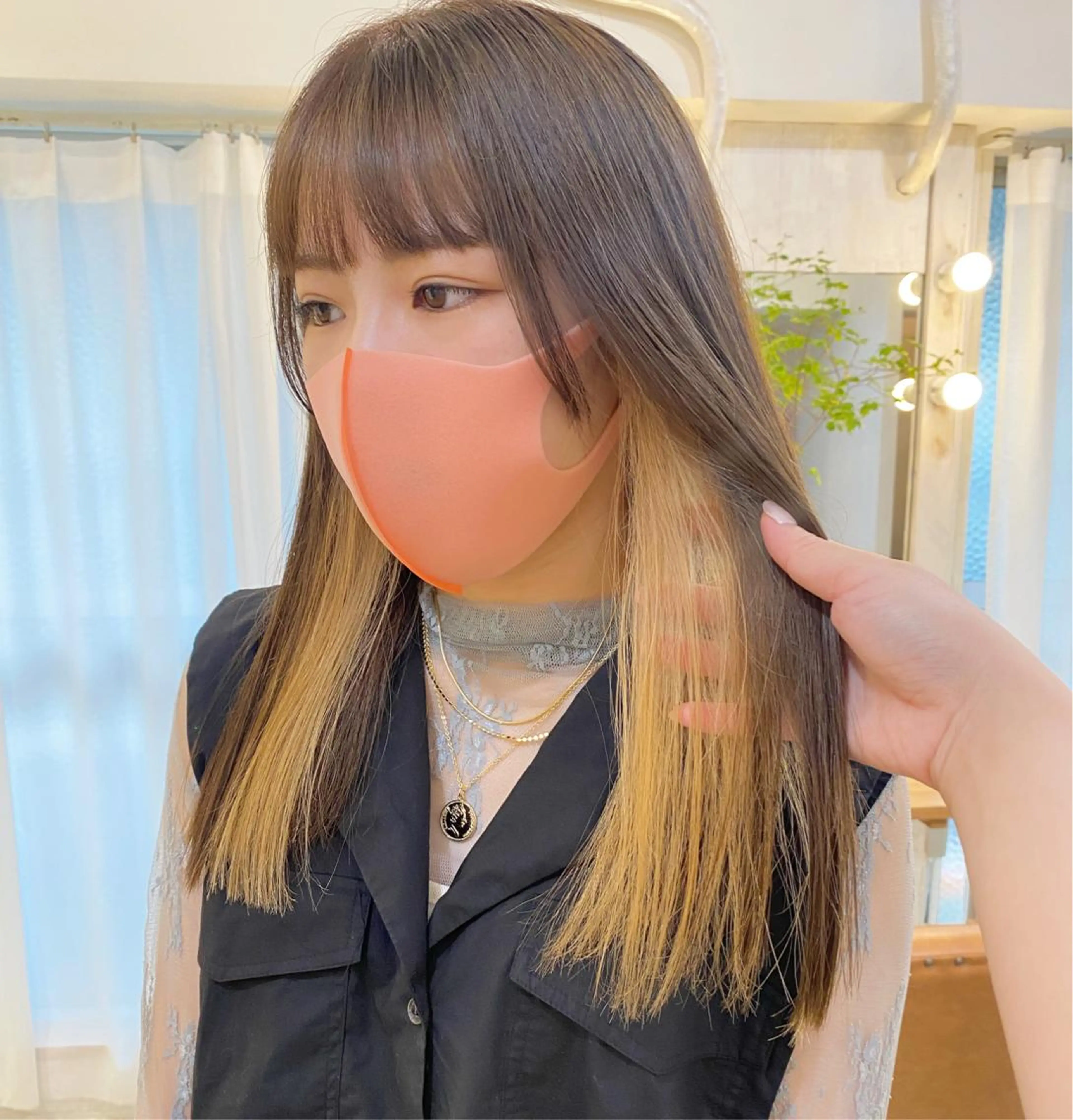 ロング カラー インナーカラー ヘアカラー トリートメント ブリーチなしカラー レイヤーカットのヘアスタイル