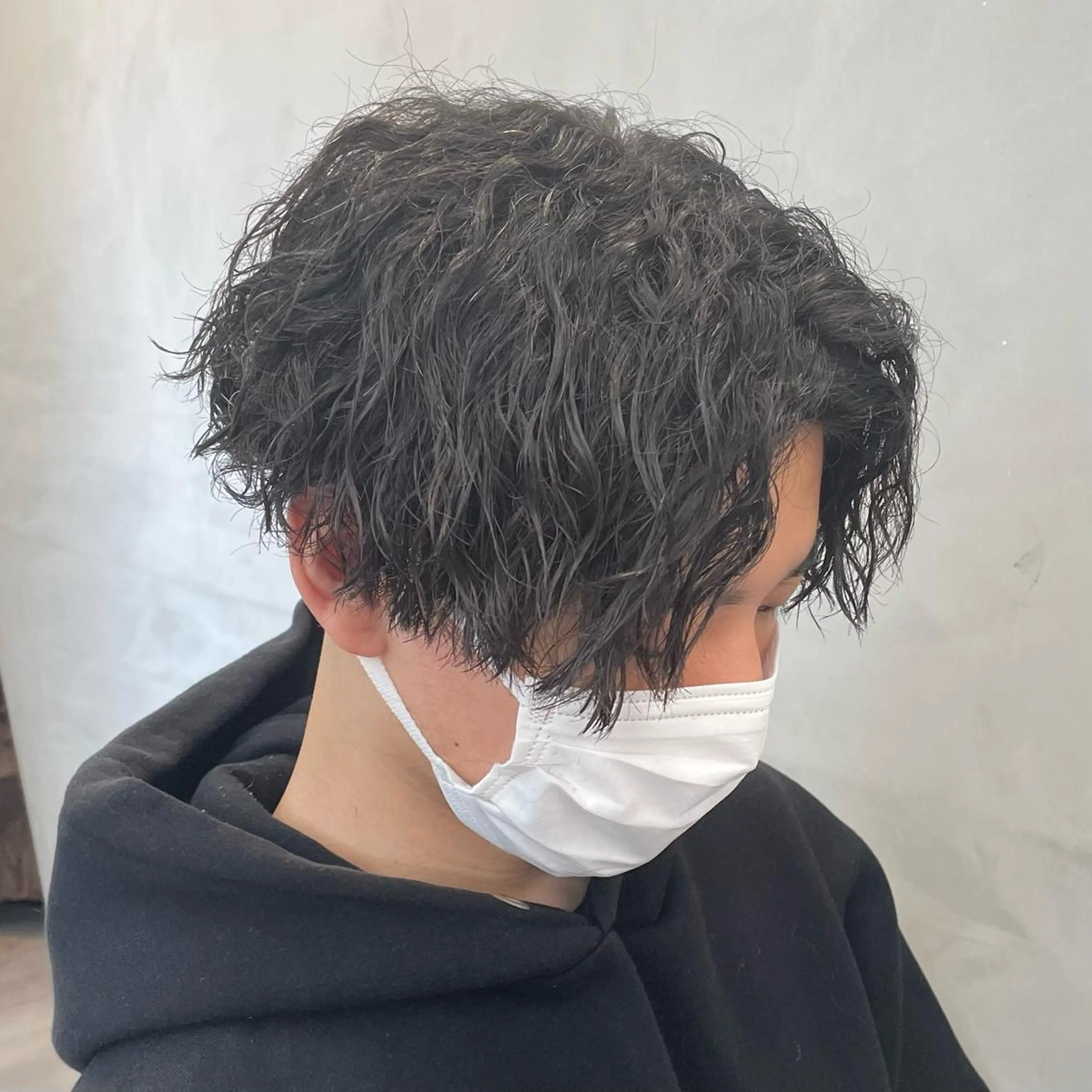 ミディアム パーマ メンズ 🔥縦落ちツイスパ 🔥鈴木健紀のヘアスタイル