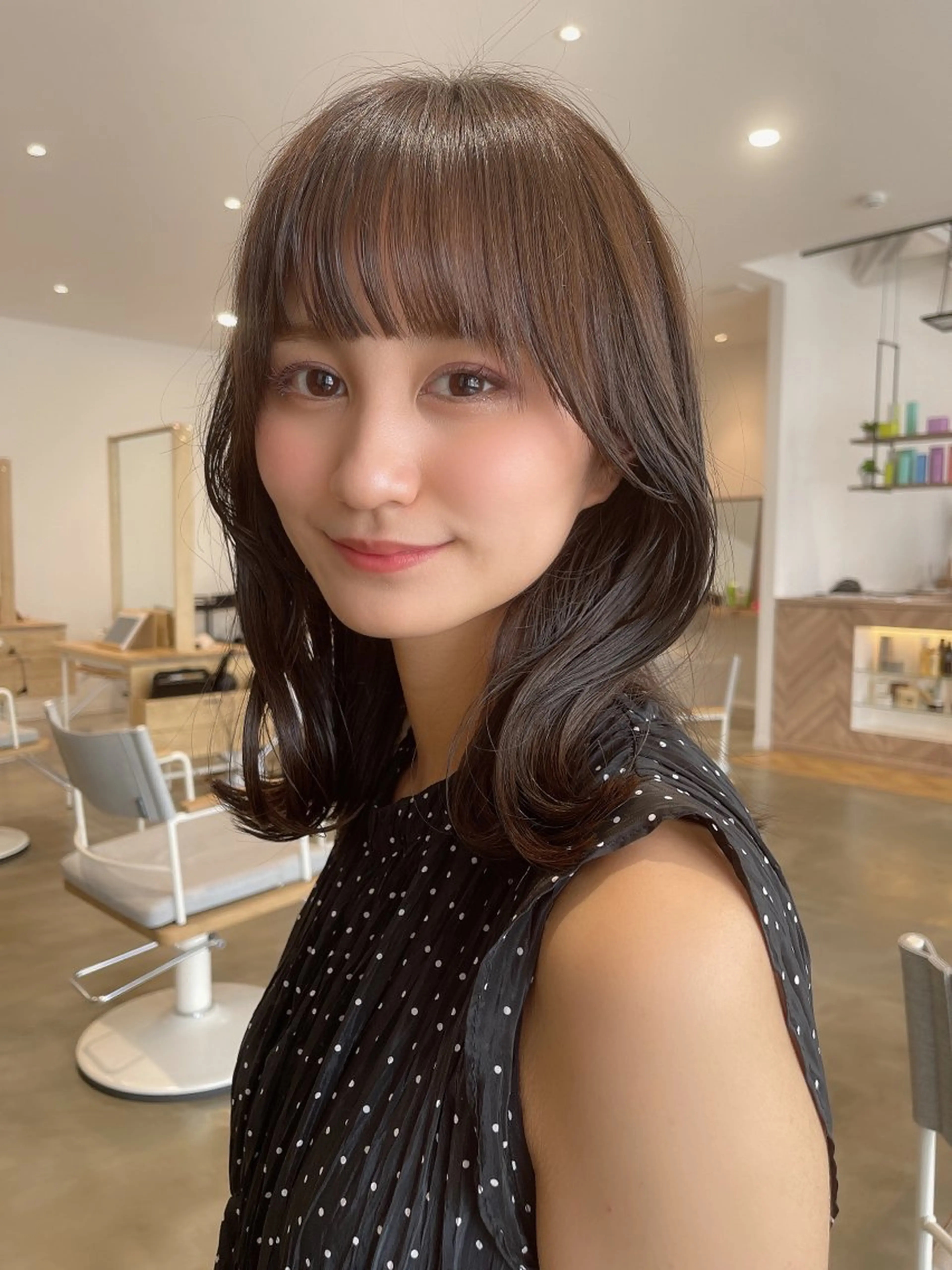 ミディアム 顔まわりレイヤー レイヤーカット Licol所属・髪質改善サロン Licolフリー予約のヘアスタイル
