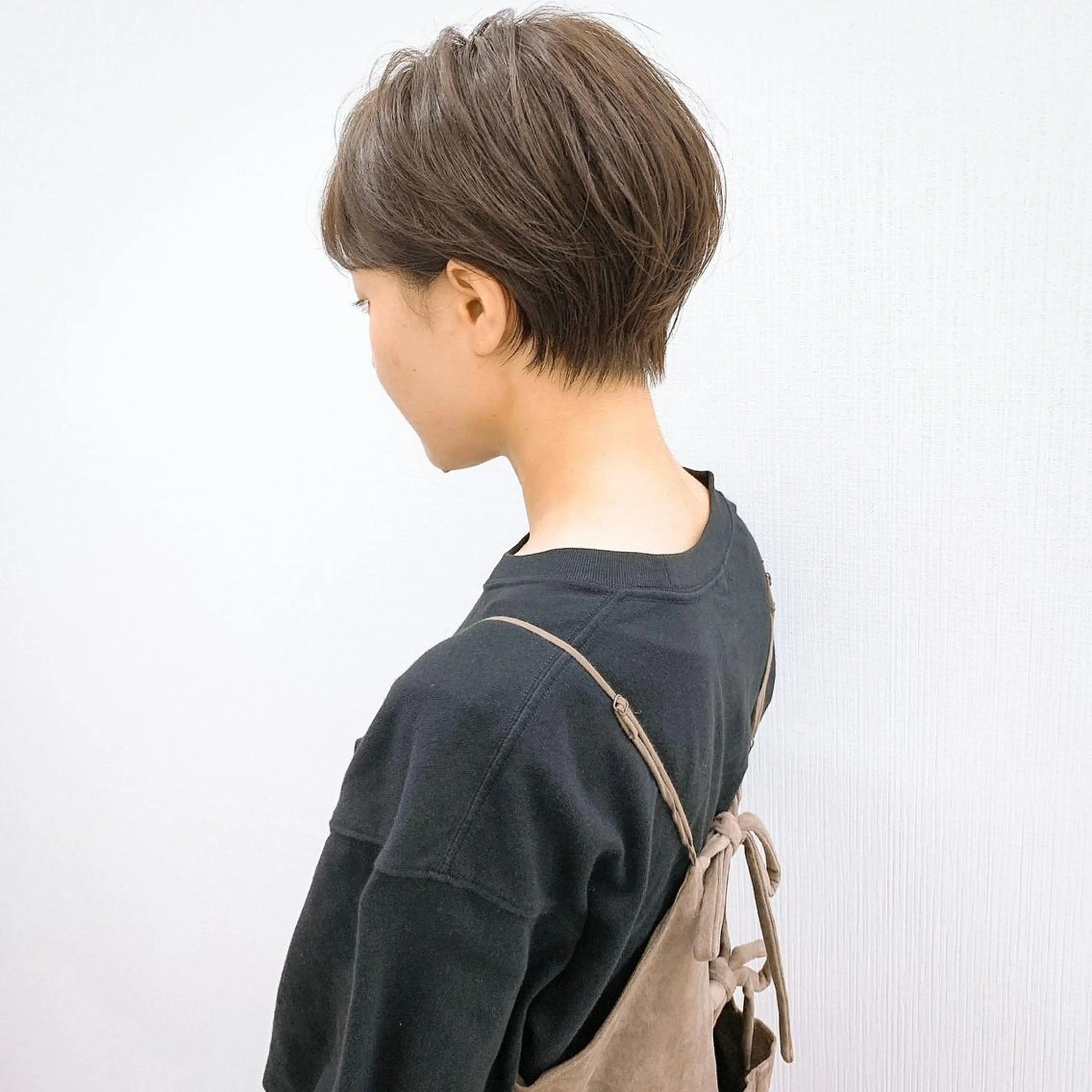 ショート カラー HACCH （ハッチ）所属・丁寧なブリーチ& ・レイヤーショートのヘアスタイル