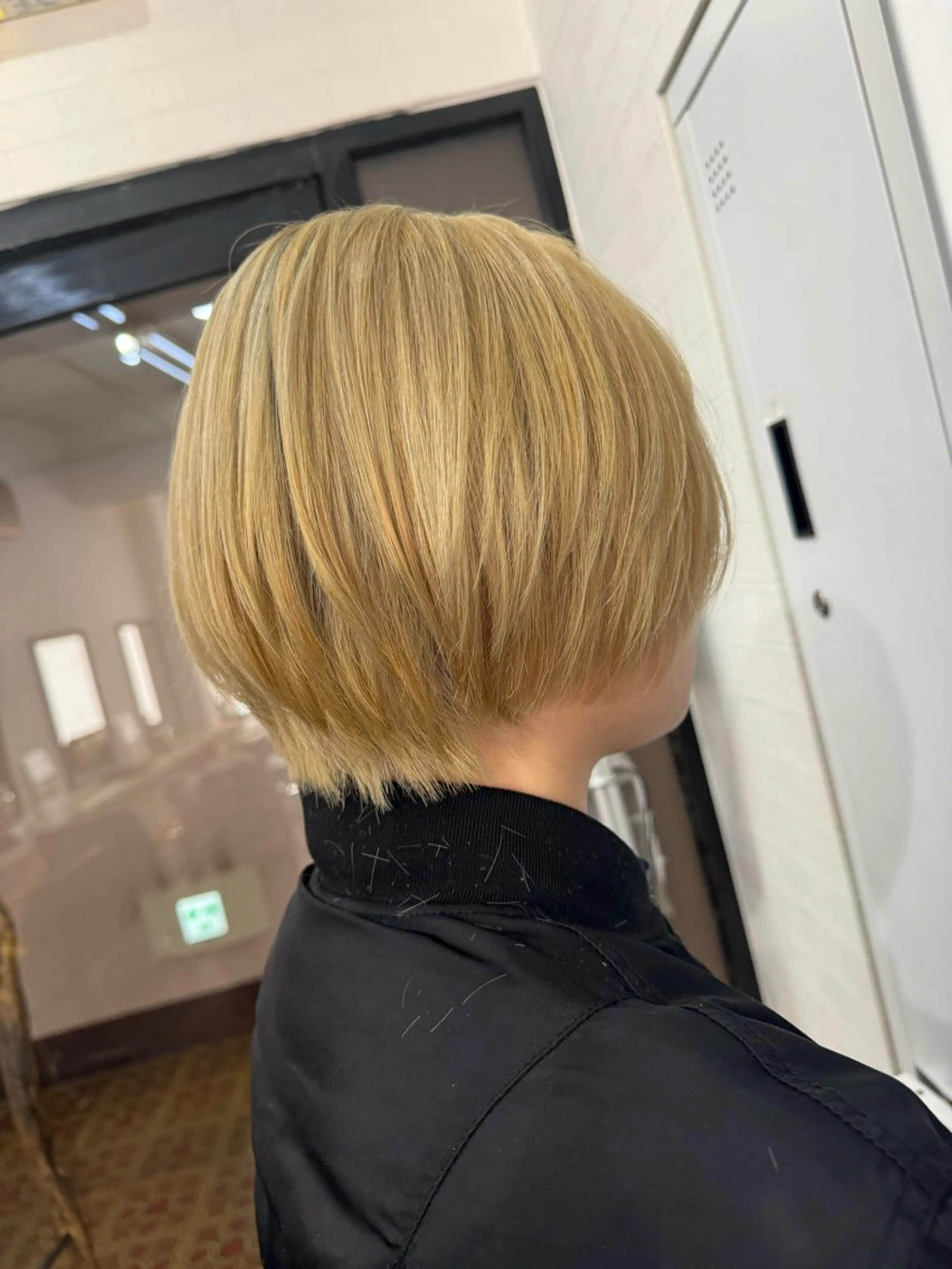 ショート 田子🦋ハイトーン 🫐耳つぼジュエリーのヘアスタイル