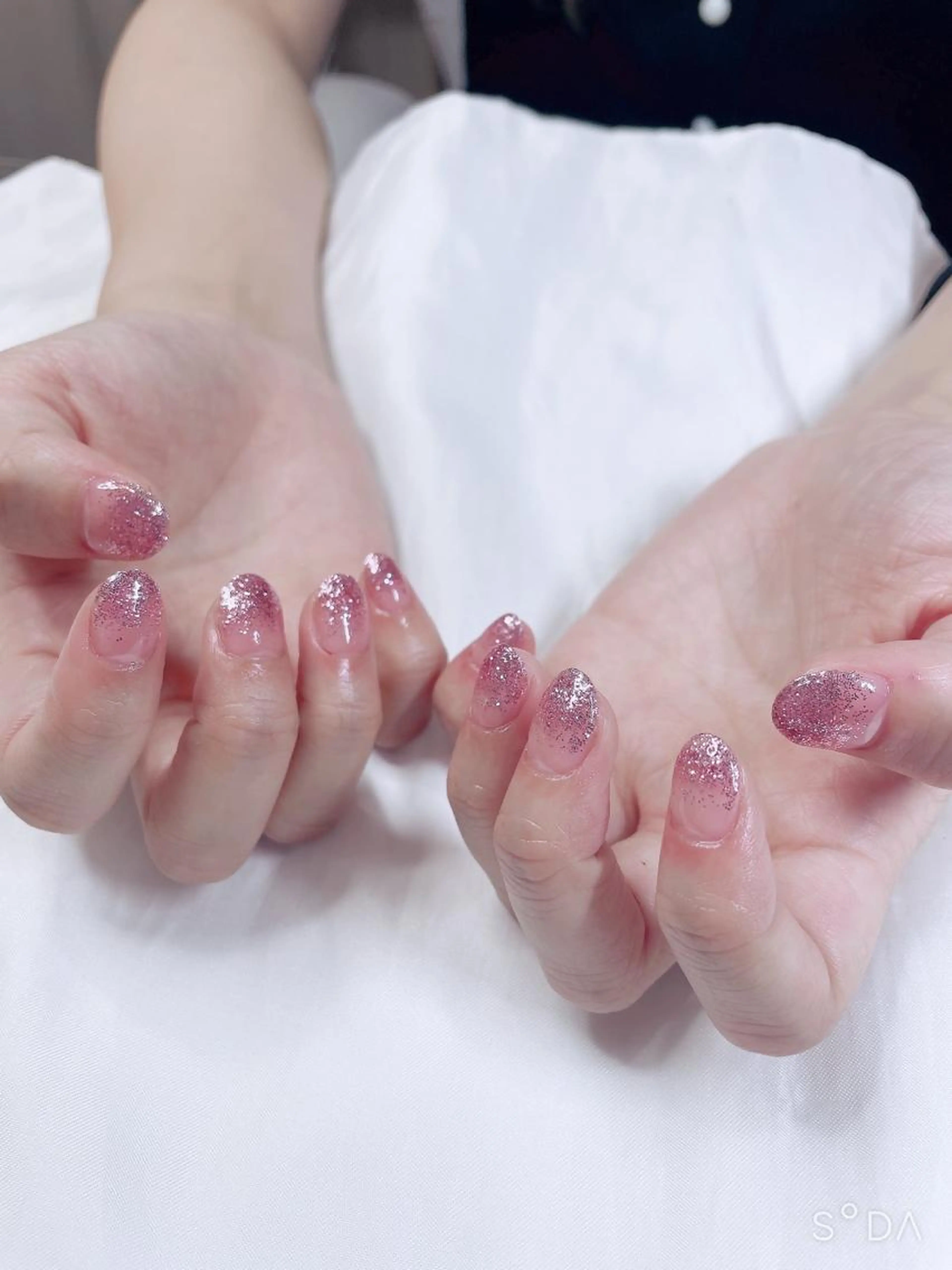 ハンドネイルラメグラデーションの写真