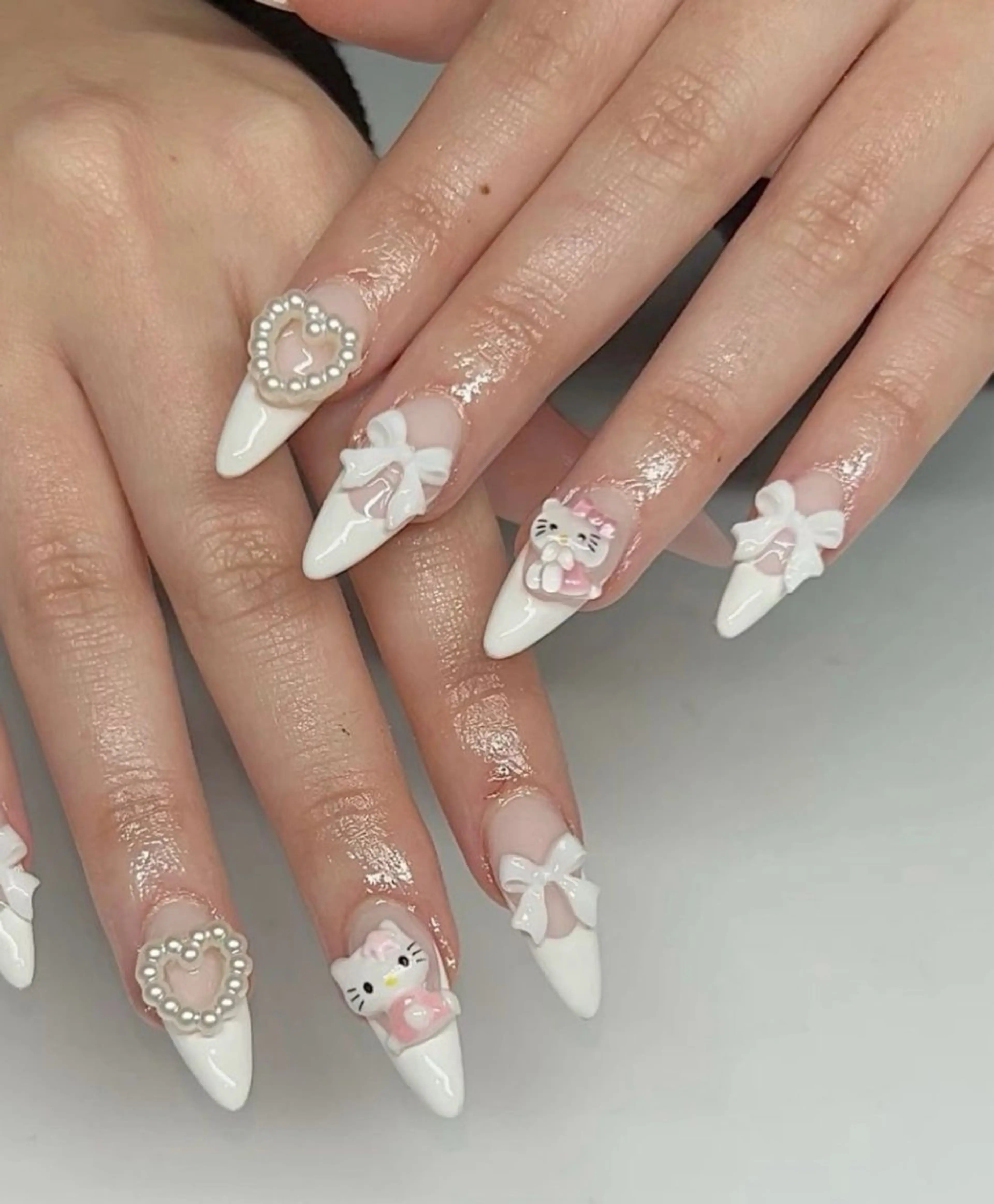 チップ長さ出し10本+フレンチネイル🌸2個パーツ付き🦋(オフ無し)の写真
