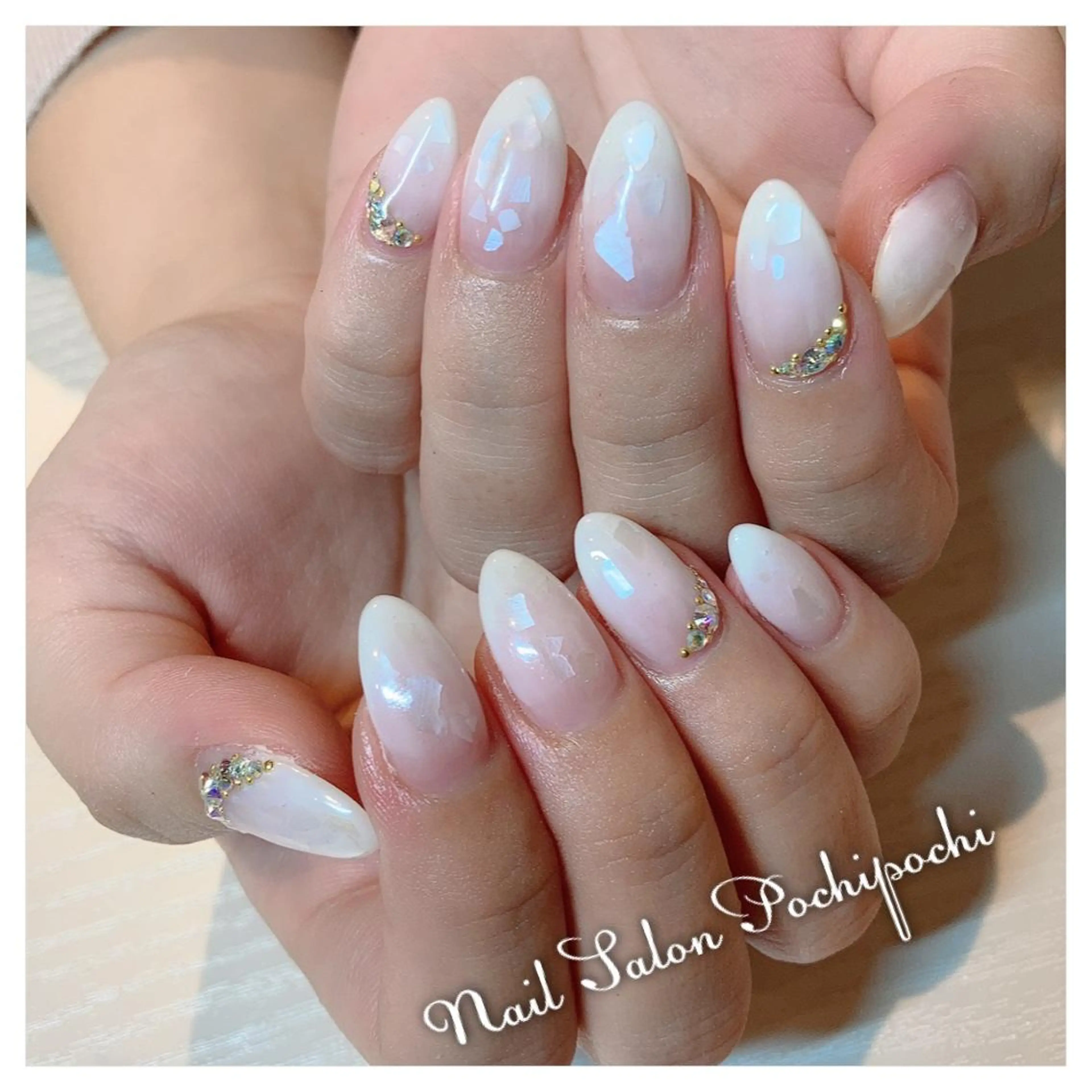 ネイル グラデーション シンプルネイル 夏ネイル ホワイト Nail Salon Mahaloのネイルデザイン