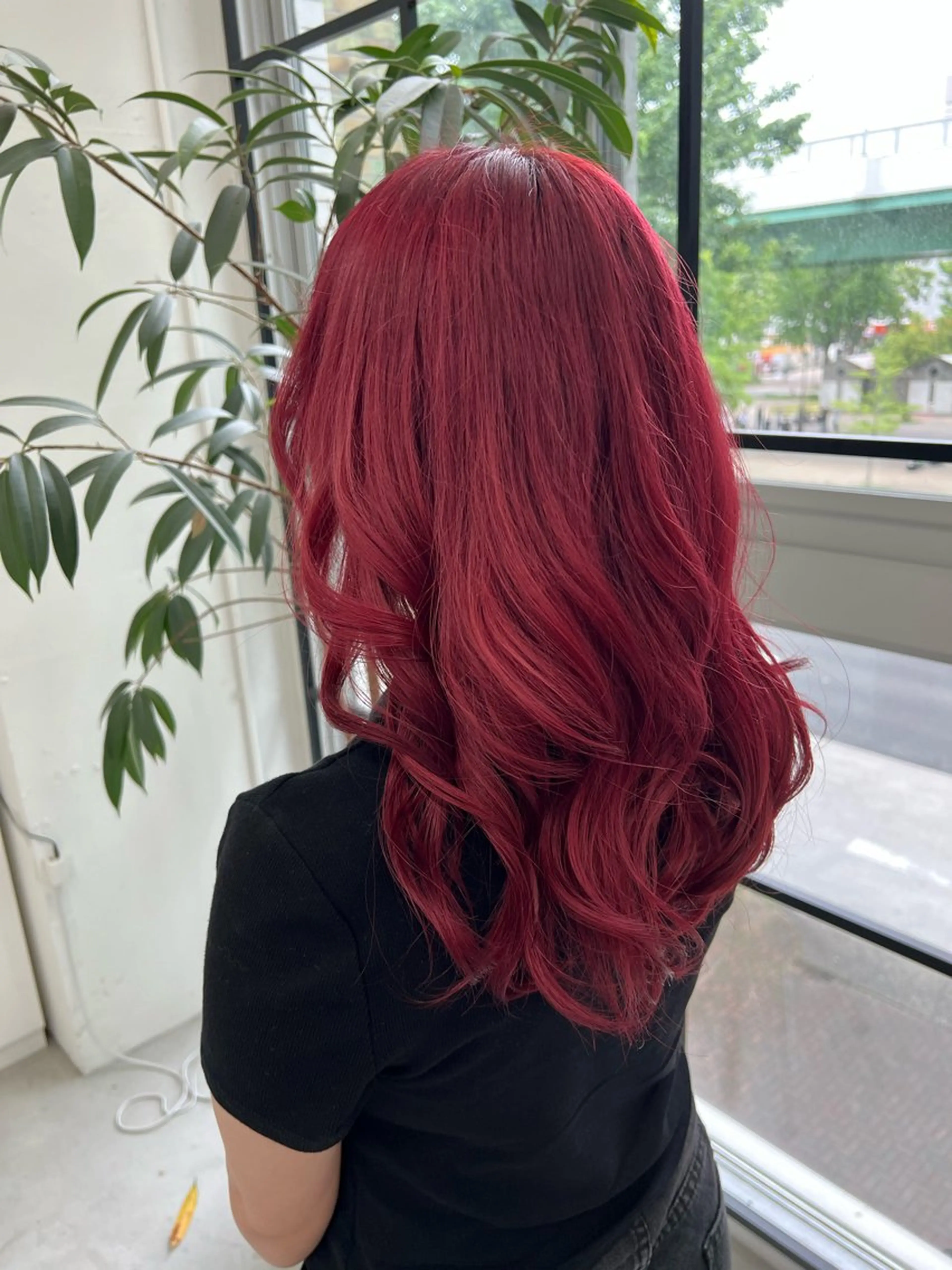 セミロング カラー ピンクカラー レッドカラー あすか JILLSTUDIOのヘアスタイル