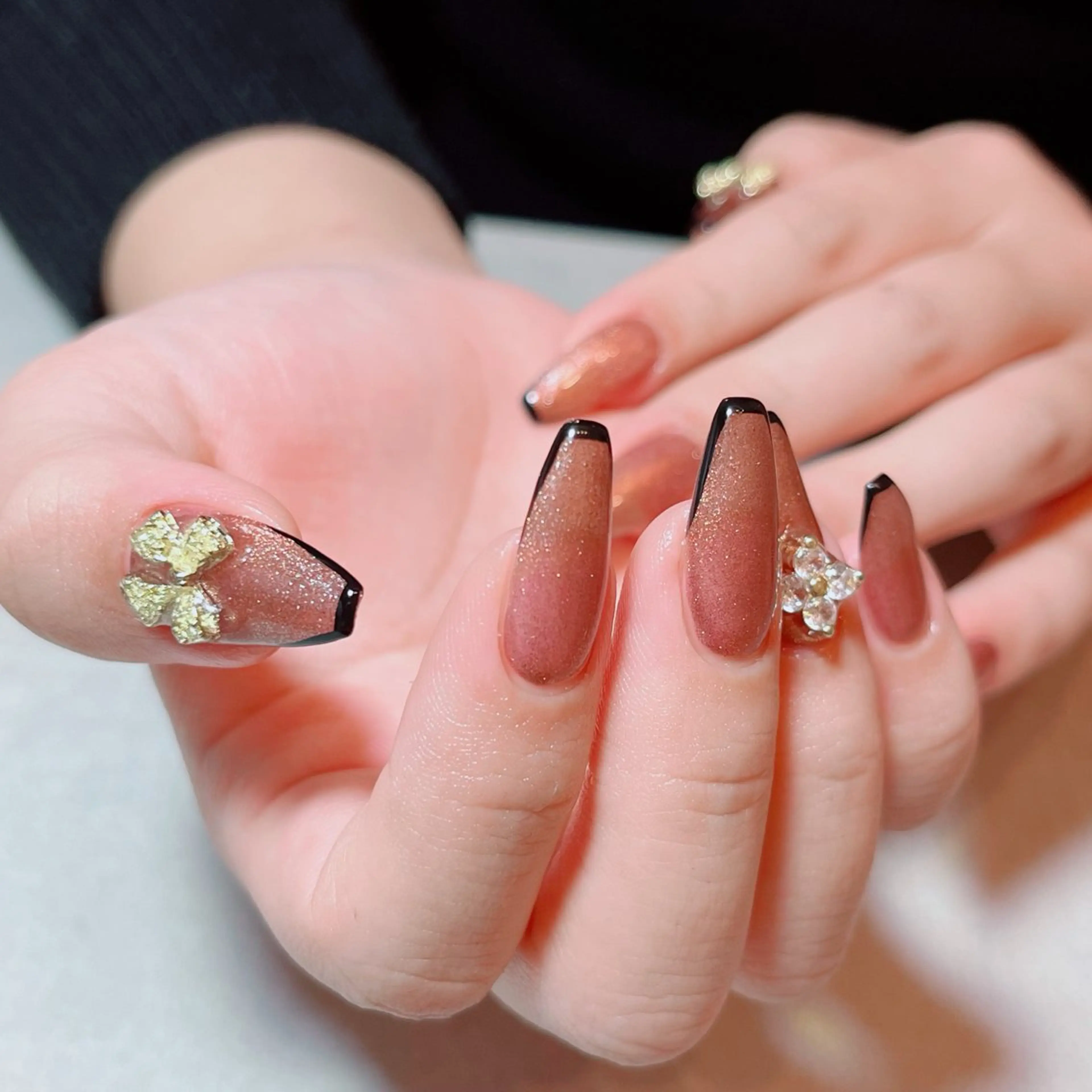 ネイル ブラウン ロングネイル オレンジ 冬ネイル クリスマス ruirui.naildesign所属・RUI ☆のネイルデザイン