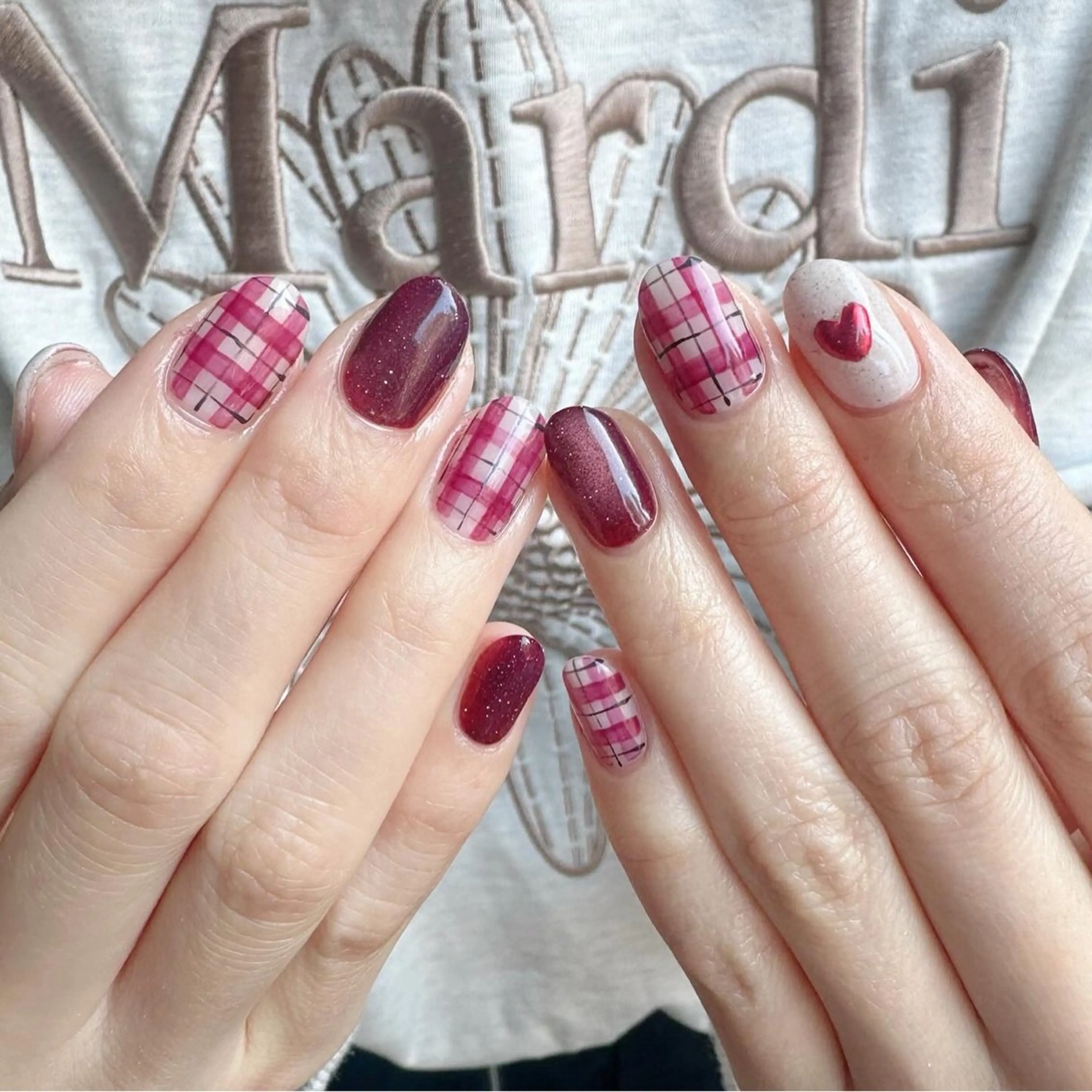 ネイル ハート 氷ネイル・うるうるネイル 韓国ネイル ニュアンスネイル 赤色 🪞KAPE NAIL 🪞のネイルデザイン