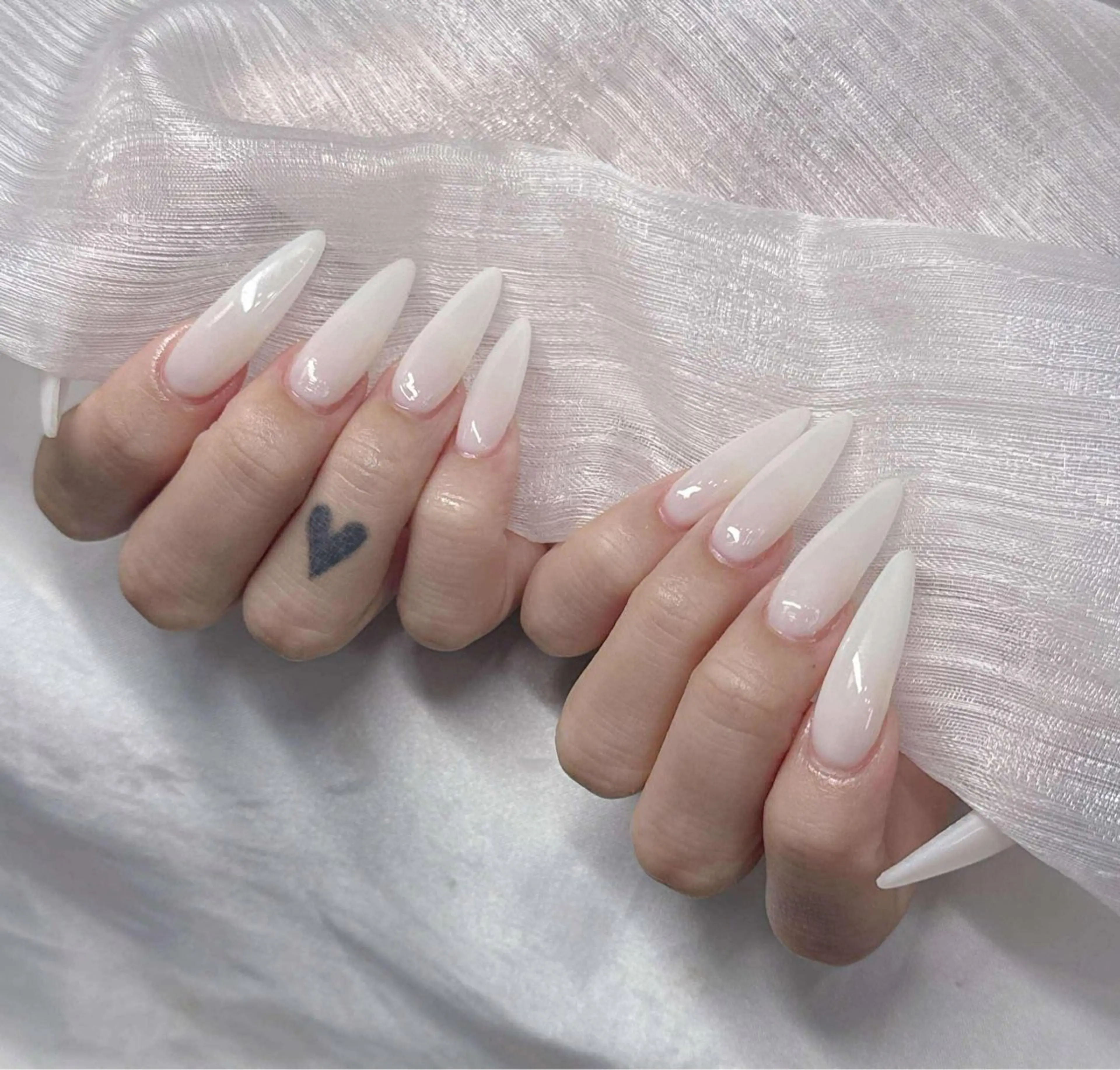 ネイル 長さ出し グラデーション 卒業式 キラキラネイル マグネットネイル ハンドネイル Lee Nailsのネイルデザイン