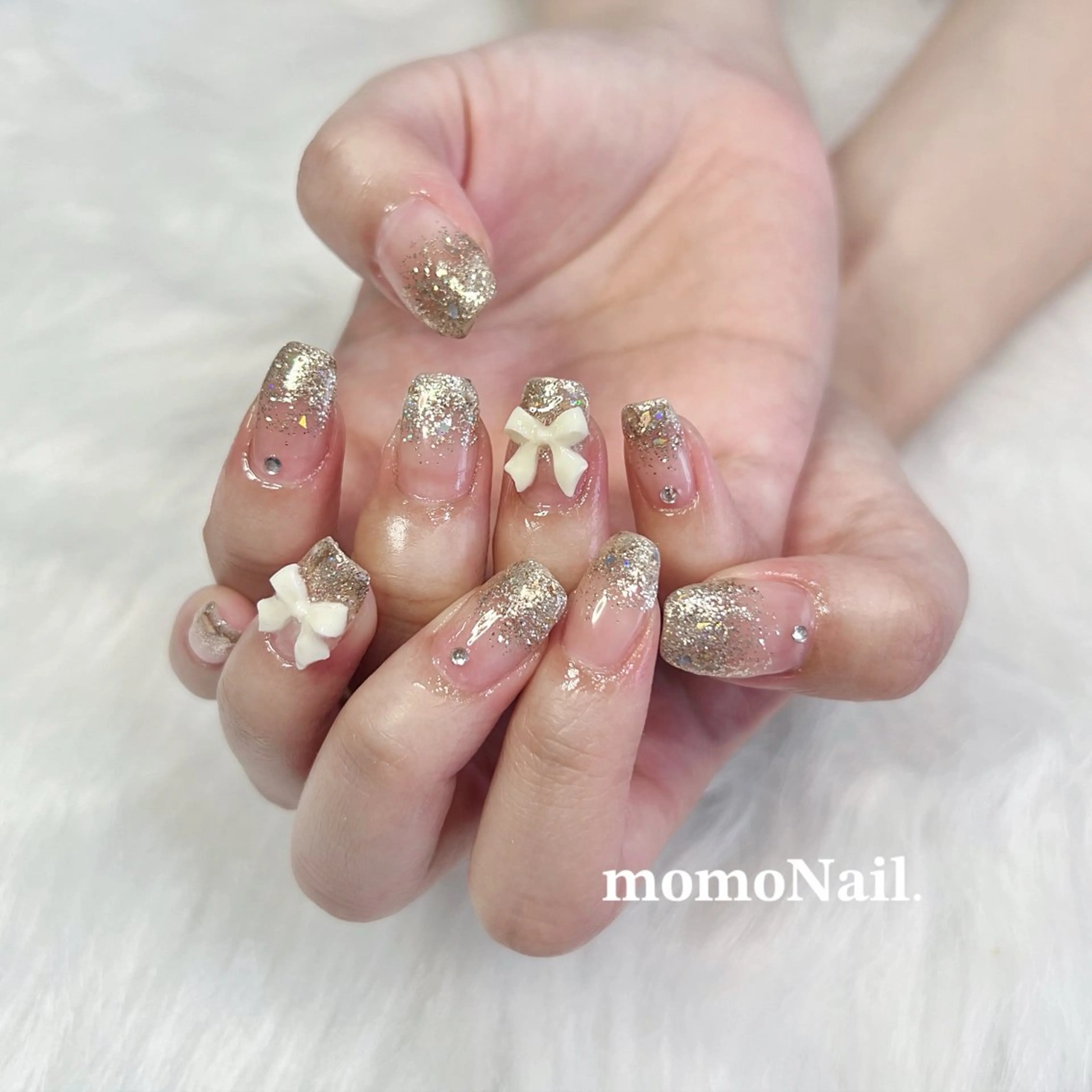 ネイル ゴールド ワンホンネイル momoNail. momoka🍑のネイルデザイン
