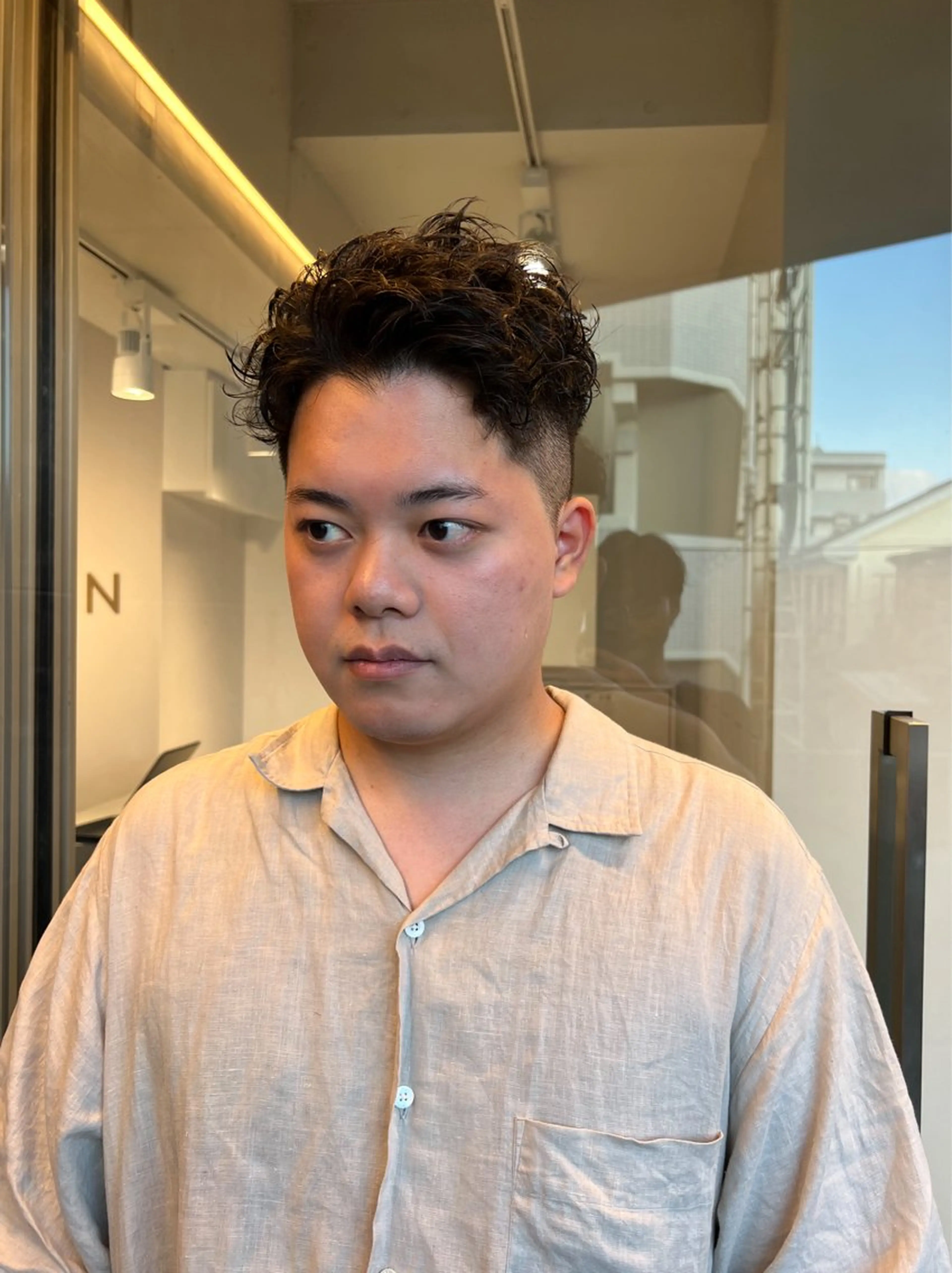 ショート メンズ フェードカット くせ毛 ショートヘア 樋野 亮のヘアスタイル