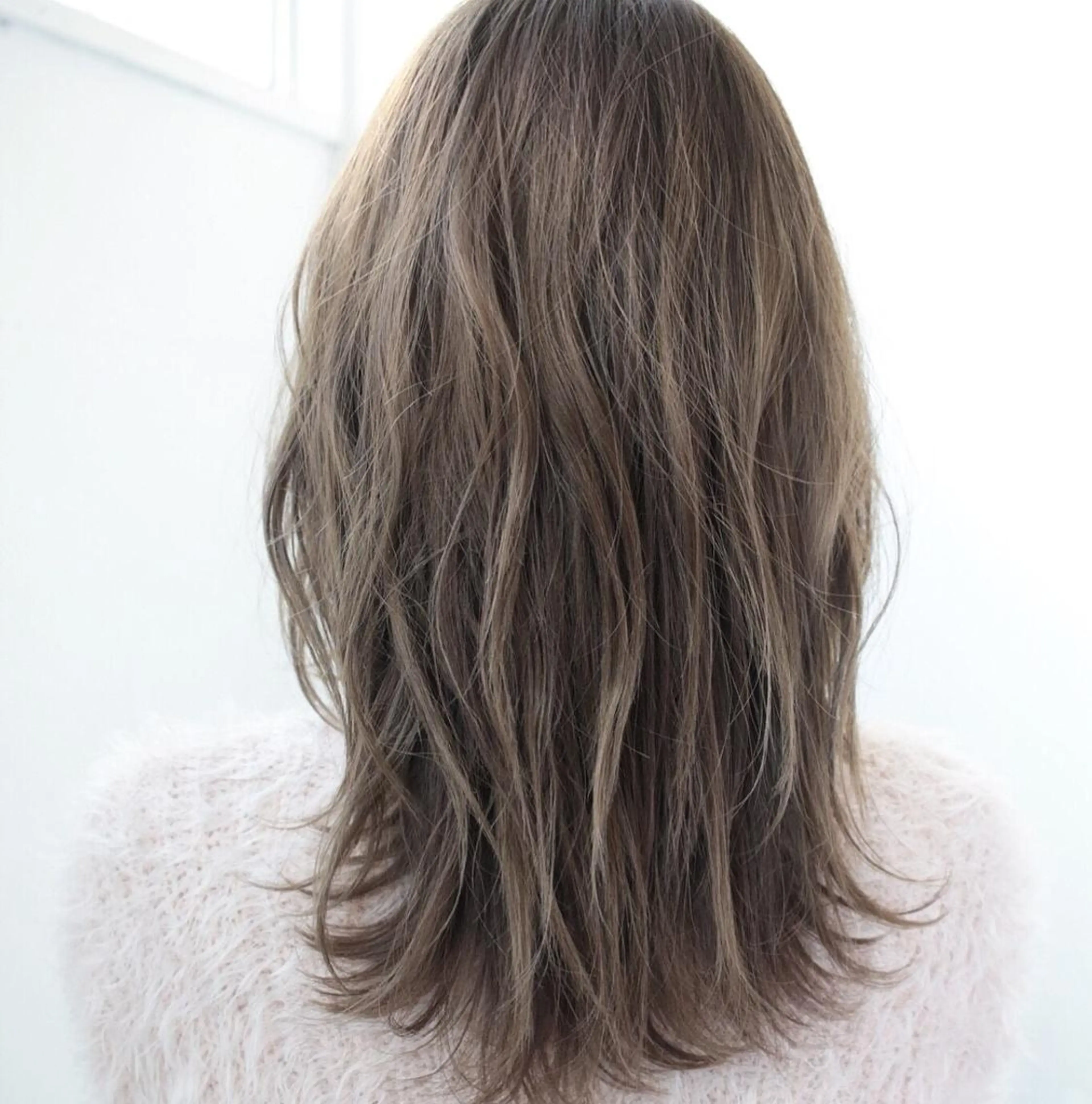 セミロング カラー 透明感カラー グレージュ レイヤーカット ヘアカラー トリートメント ❤️sai❤️ official❤️のヘアスタイル